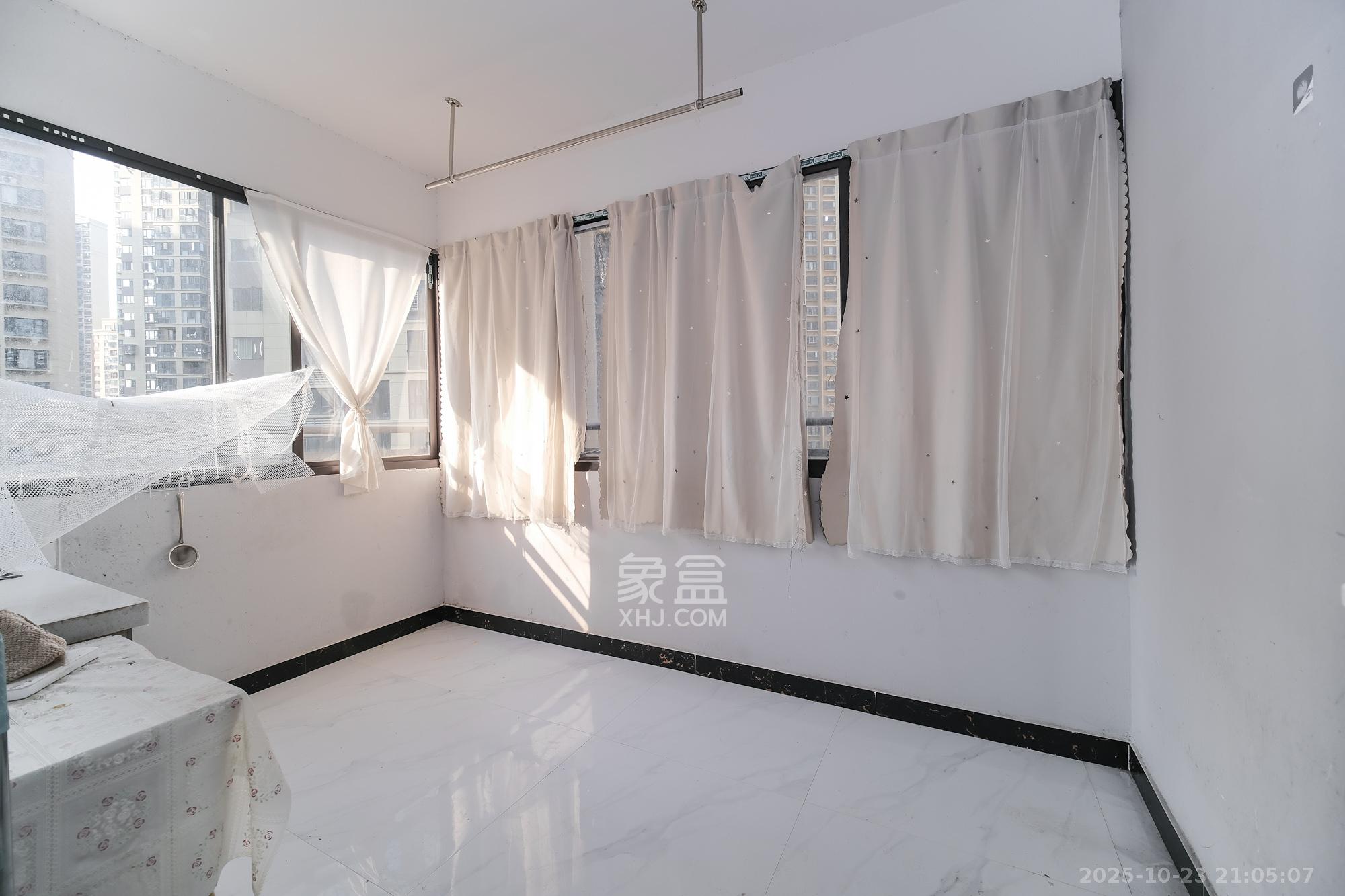 保利香槟国际  4室2厅2卫    108.0万 保利香槟国际  4室2厅2卫    108.0万卧室