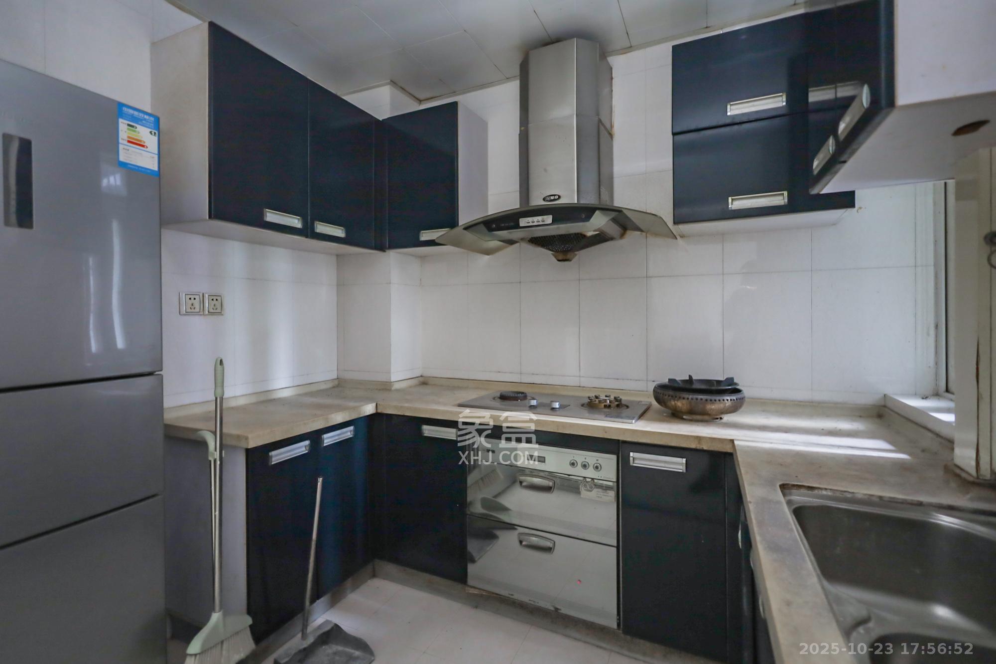 金色山庄  2室2厅1卫    71.8万 金色山庄  2室2厅1卫    71.8万厨房