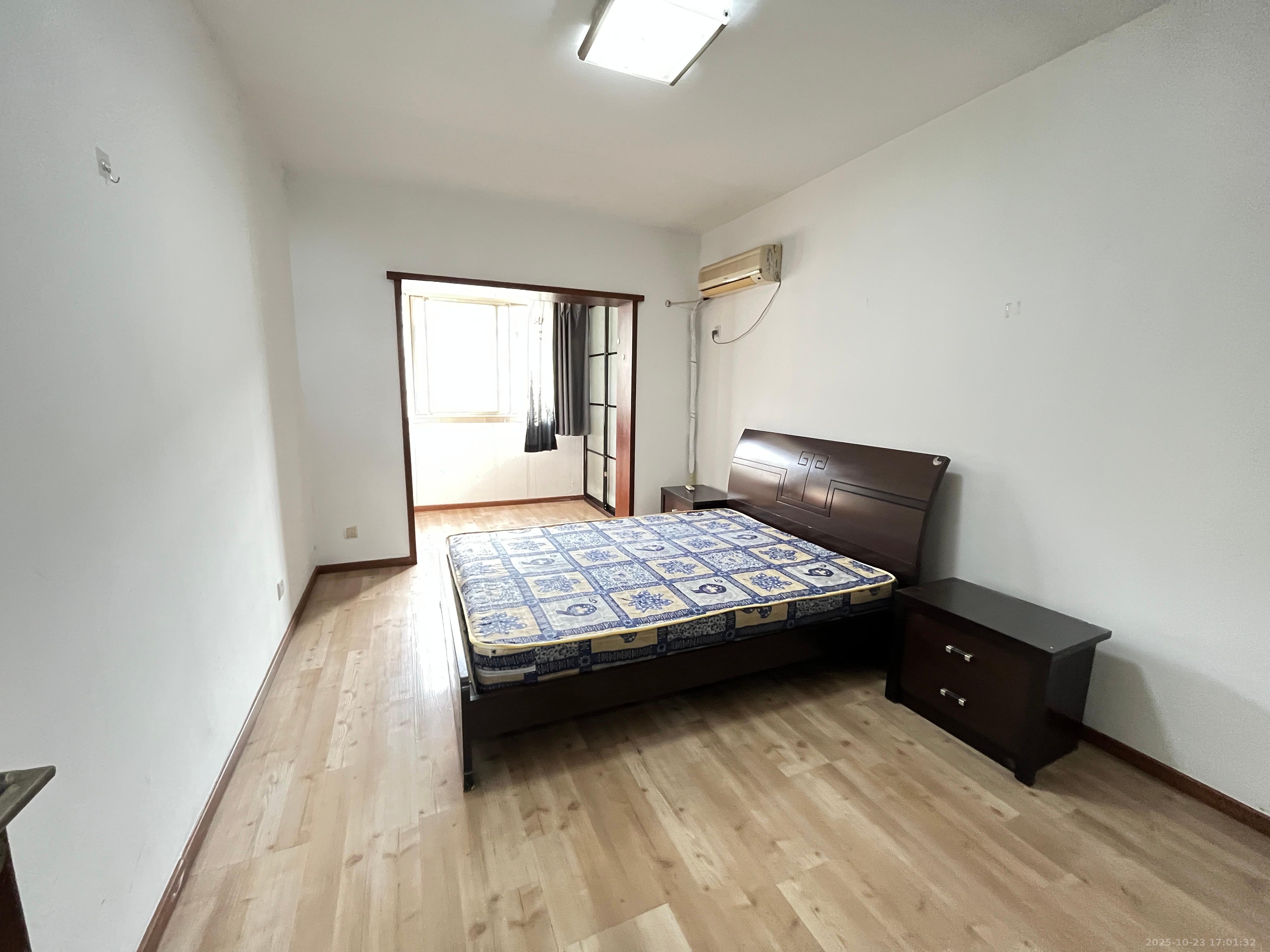 东南明苑  5室2厅2卫    1900.0元/月 东南明苑  5室2厅2卫    1900.0元/月室内图