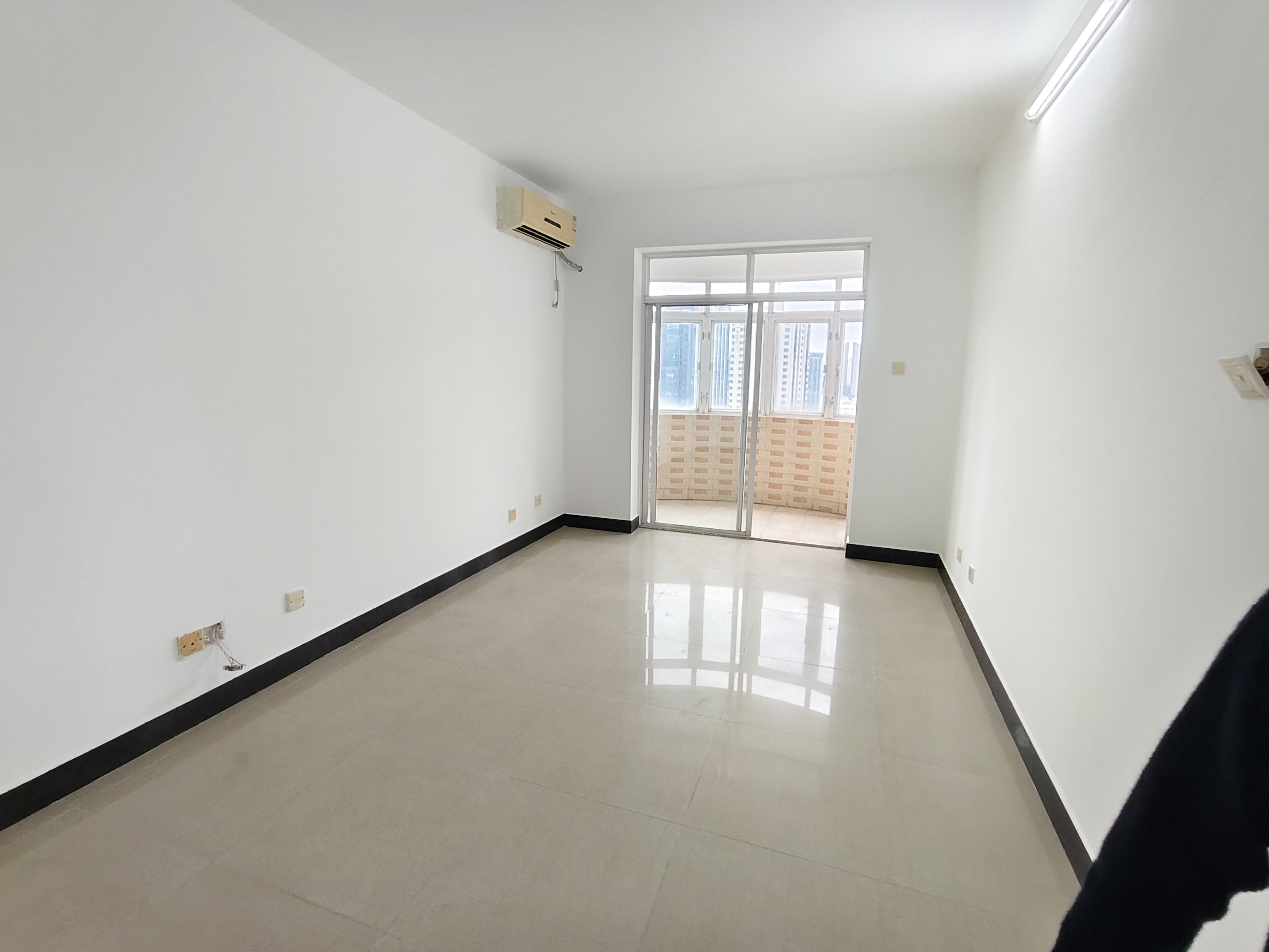 中盐大厦 3室2厅1卫 3200.0元/月 中盐大厦 3室2厅1卫 3200.0元/月室内图