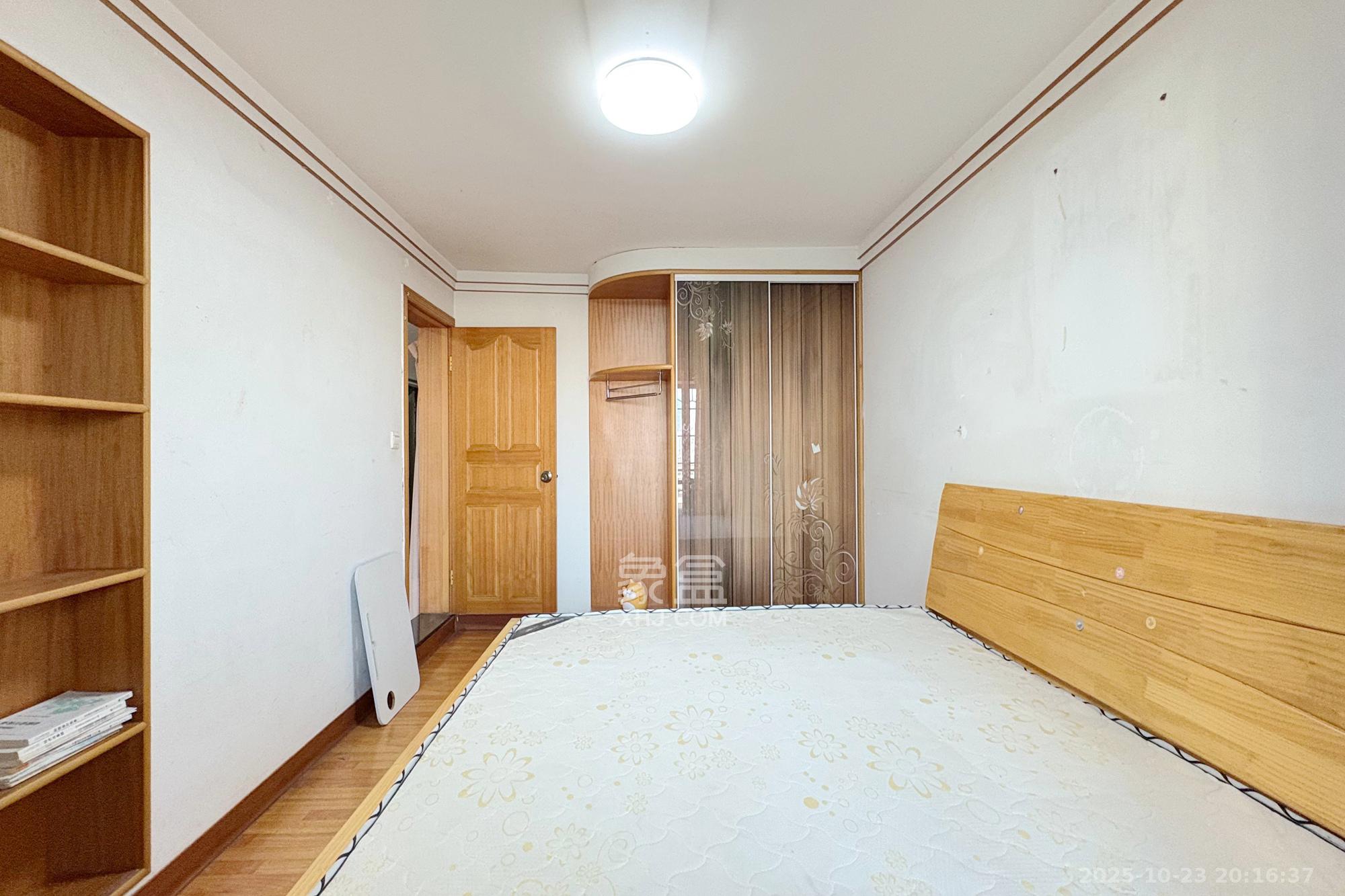 香格里嘉园  4室2厅2卫    88.0万卧室