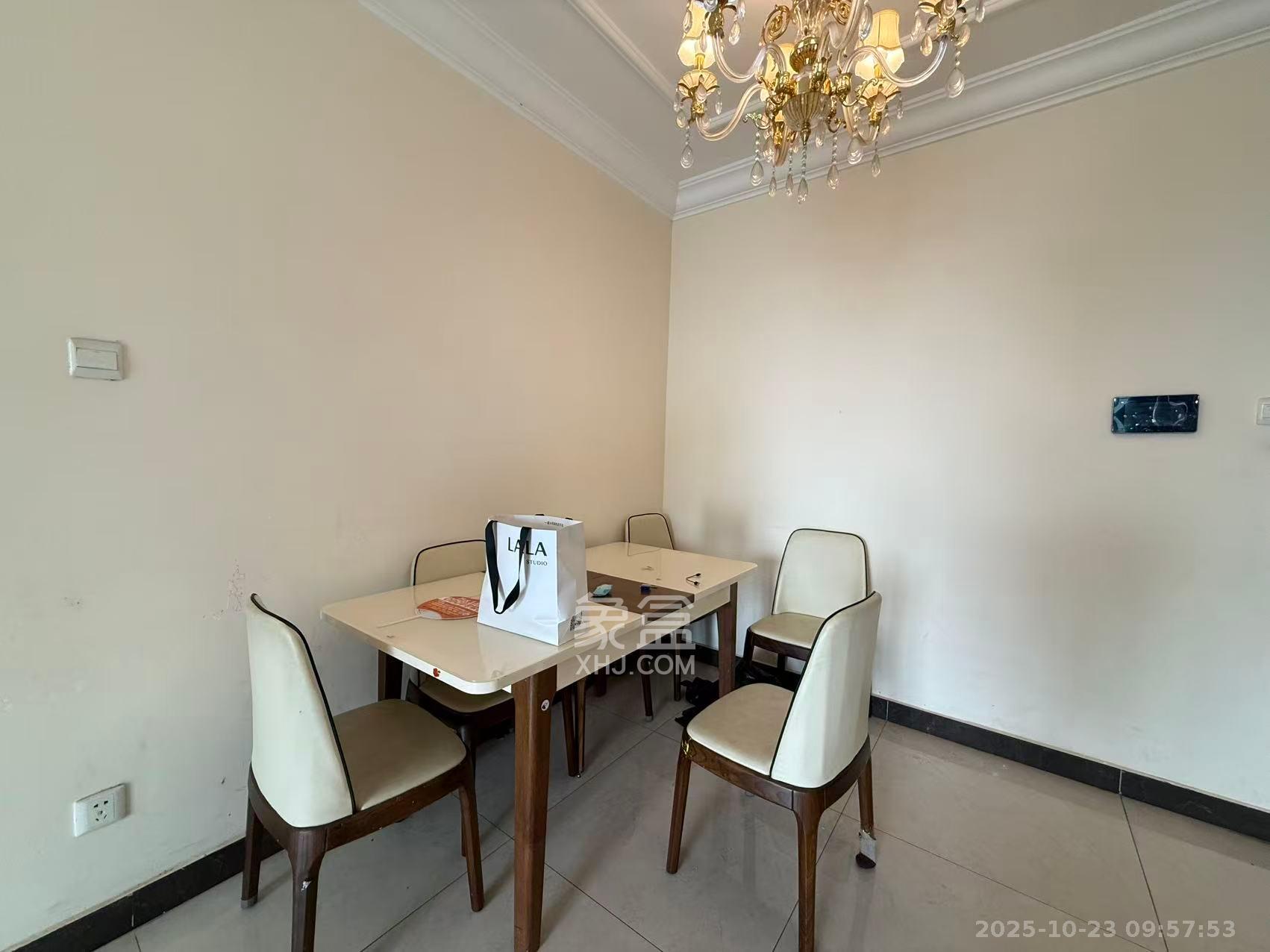 恒大雅苑 3室2厅2卫 2800.0元/月 恒大雅苑 3室2厅2卫 2800.0元/月室内图