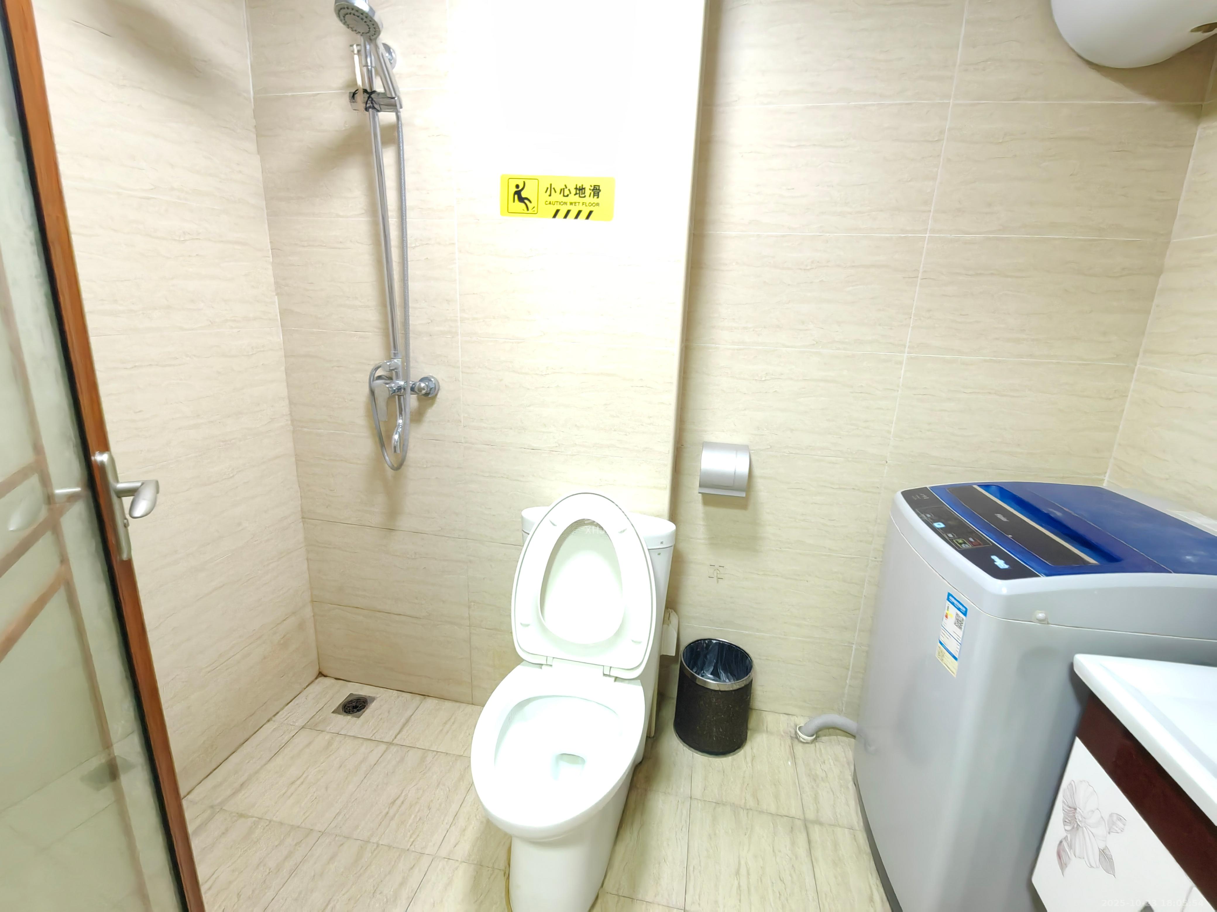 京武浪琴山一、二期  1室1厅2卫    1800.0元/月室内图