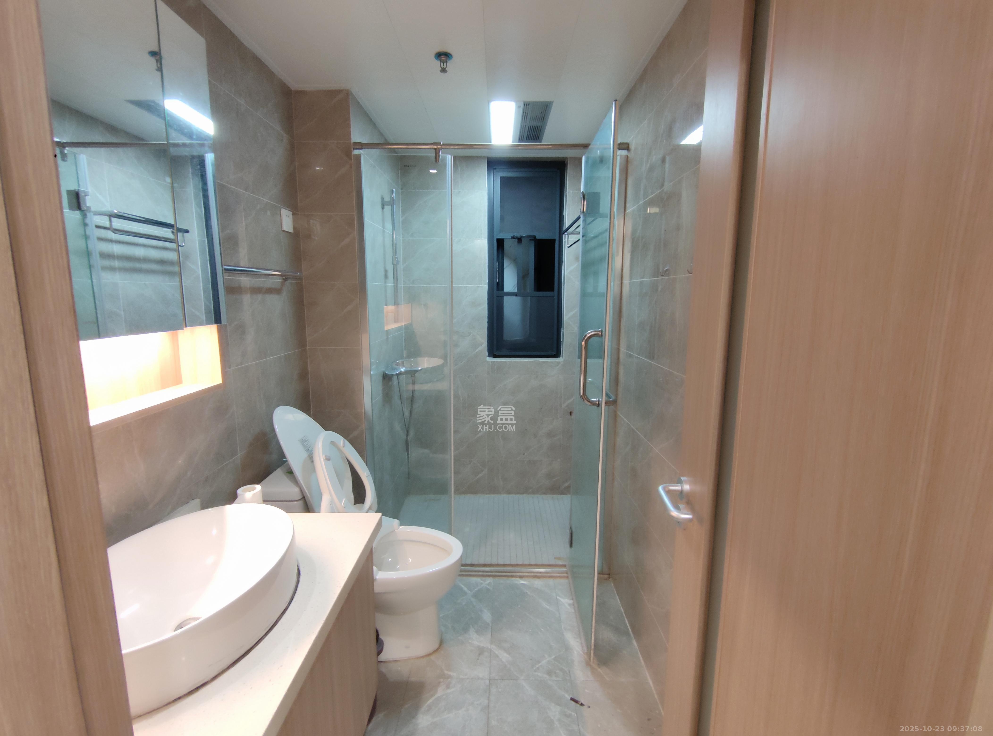 南山梅溪一方  3室2厅2卫    3000.0元/月室内图