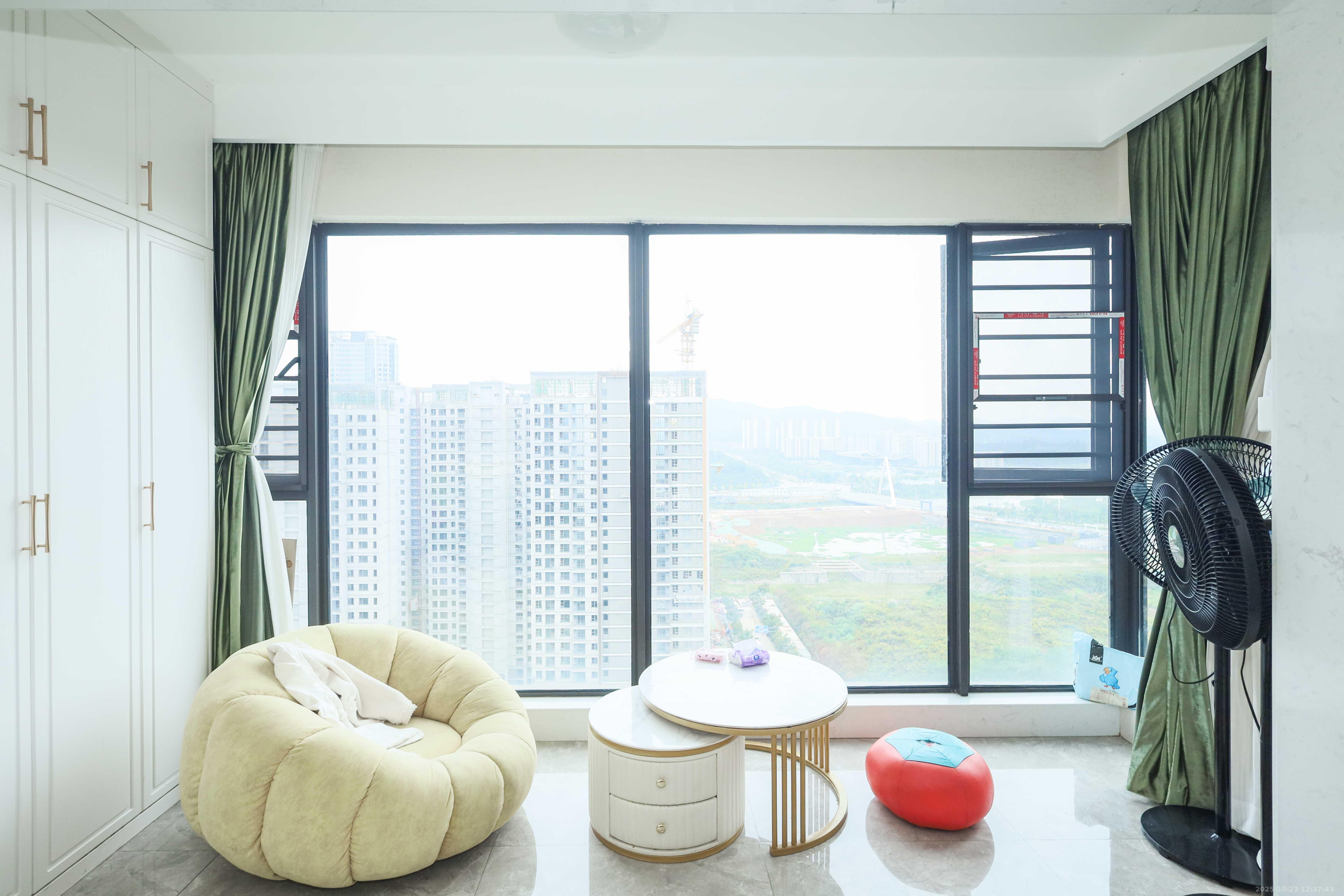 招商华发依云曦城 4室2厅2卫 212.0万 招商华发依云曦城 4室2厅2卫 212.0万阳台