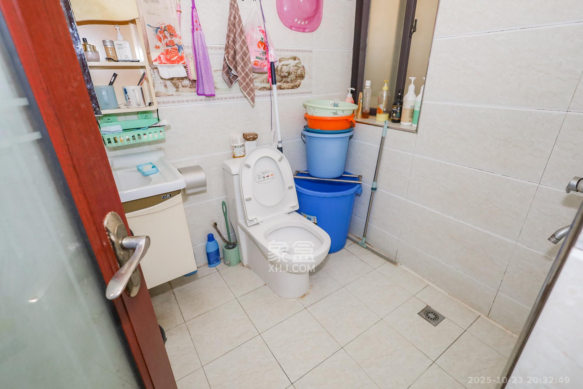 阳光丽城一期  3室2厅1卫    128.0万卫生间