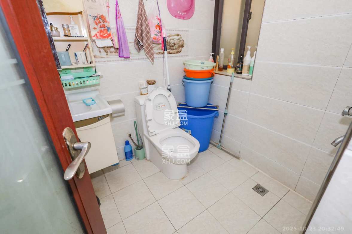 阳光丽城一期 3室2厅1卫 128.0万 阳光丽城一期 3室2厅1卫 128.0万卫生间