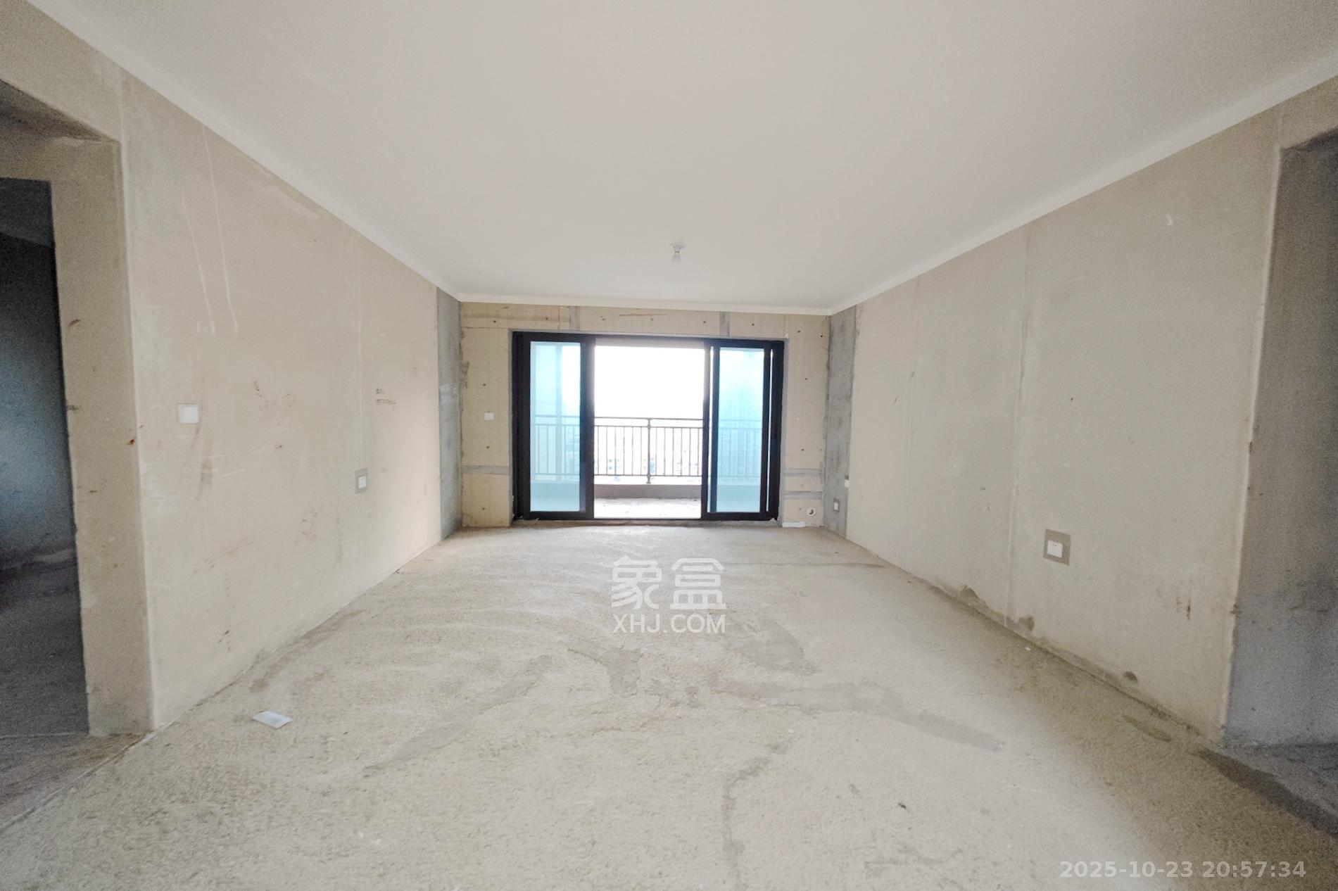 保利大都汇四期  5室2厅2卫    168.0万