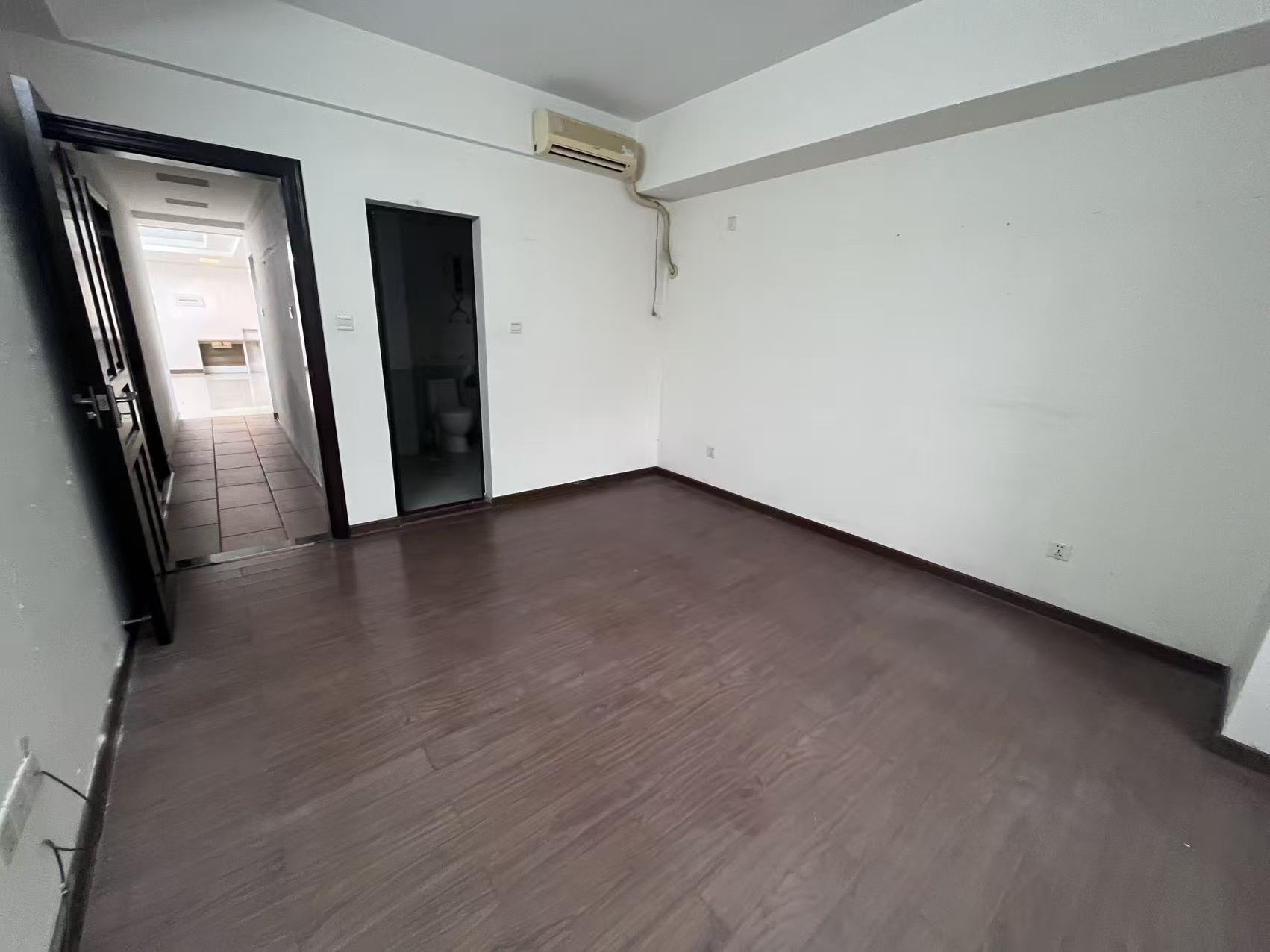 世贸中心  1室0厅0卫    3500.0元/月 世贸中心  1室0厅0卫    3500.0元/月室内图