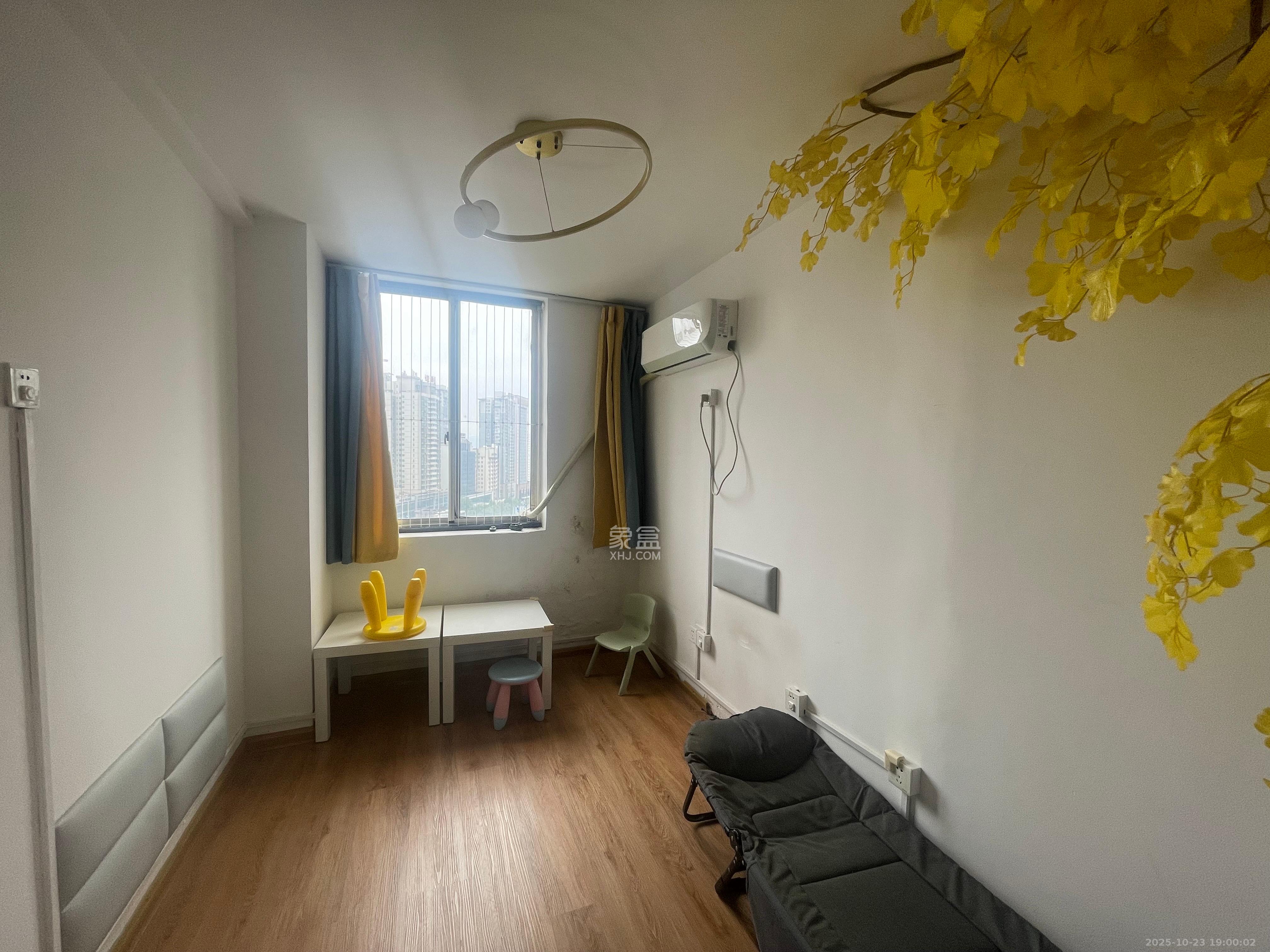 都市阳光大厦  4室2厅2卫    4200.0元/月室内图