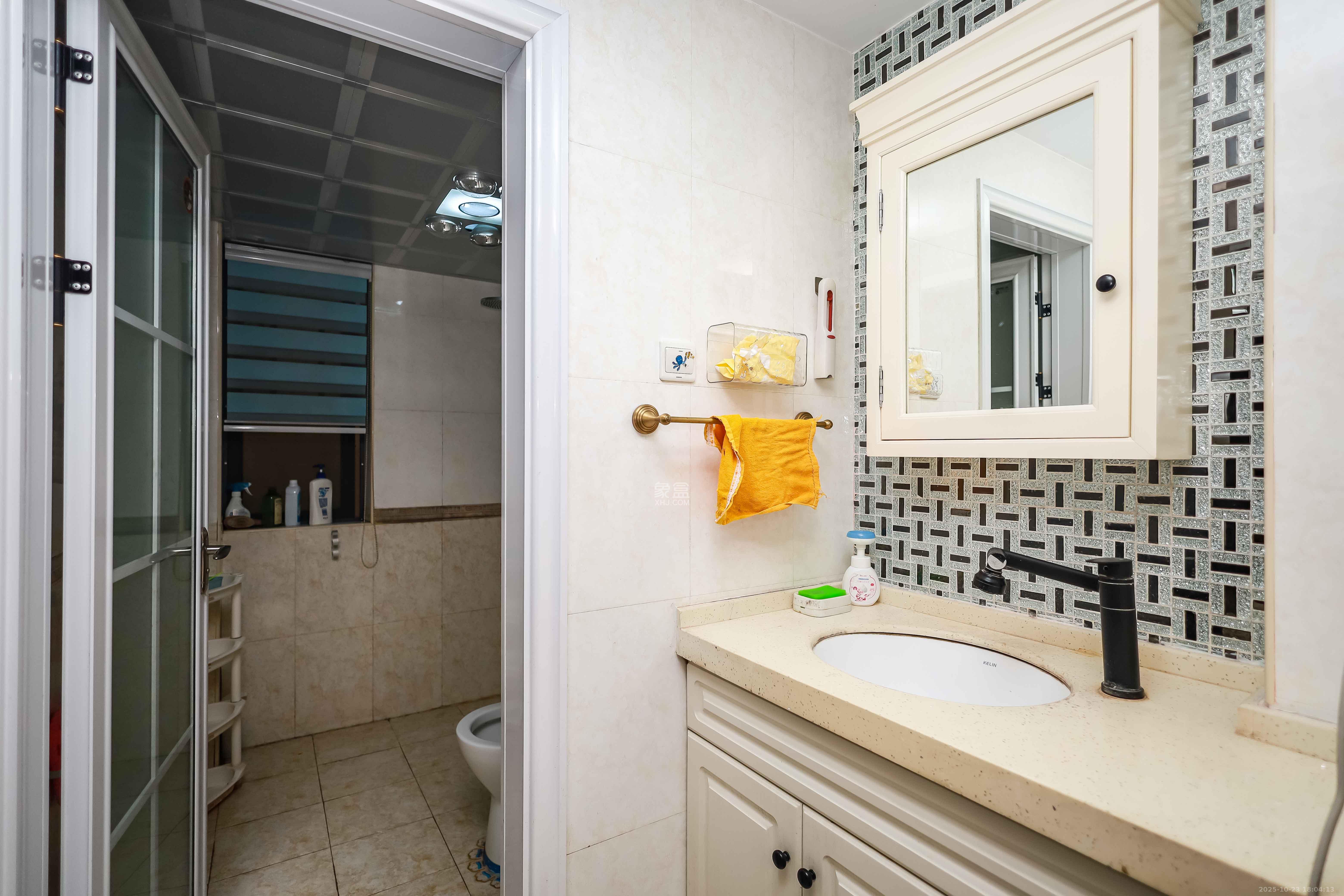 卓越蔚蓝海岸一期  3室2厅1卫    260.0万卫生间