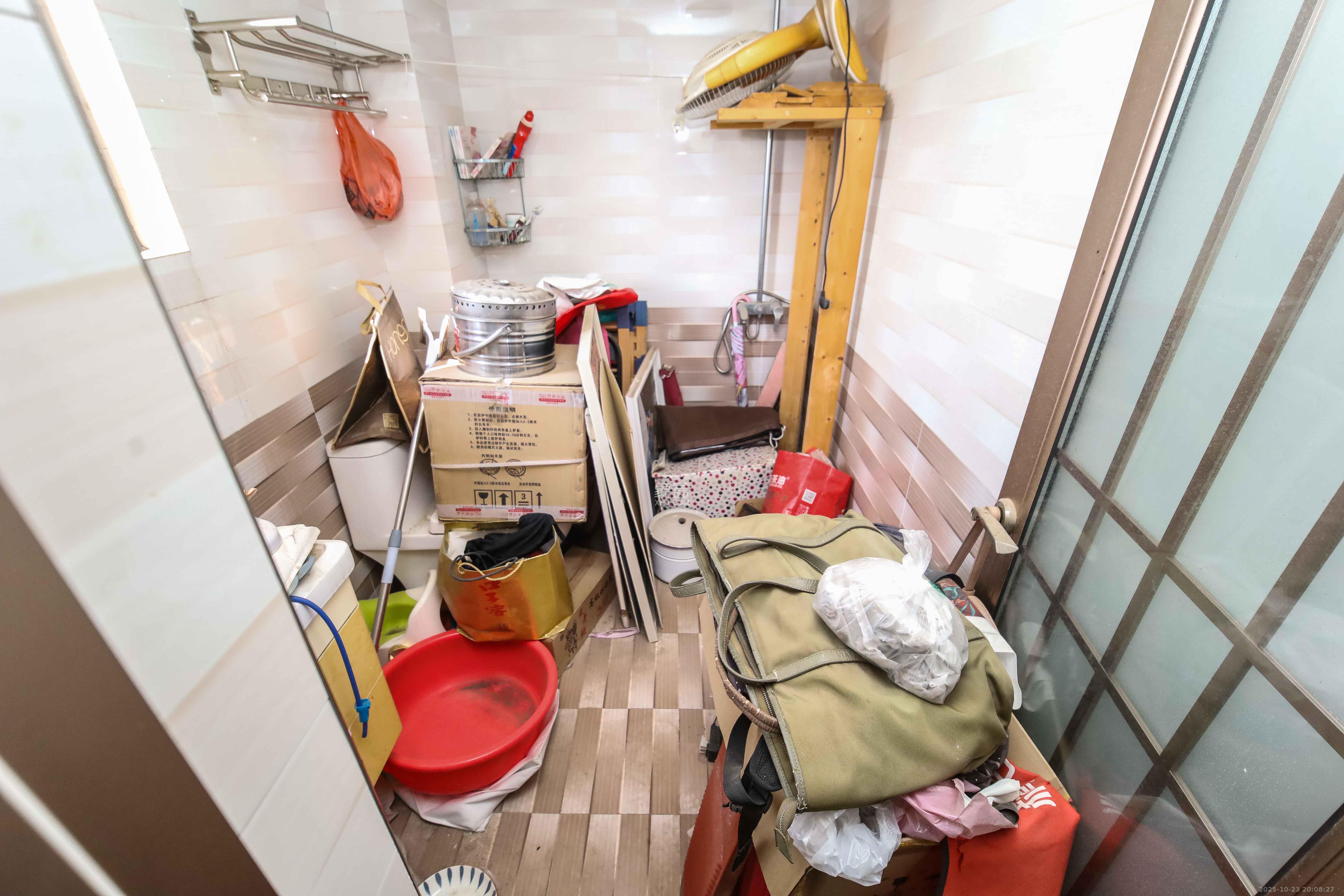 东方芙蓉  3室2厅2卫    108.0万卫生间