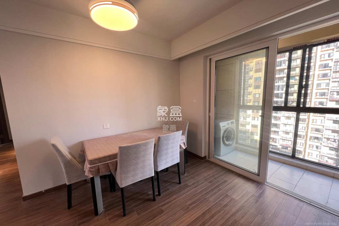 保利香槟国际 4室2厅2卫 2200.0元/月 保利香槟国际 4室2厅2卫 2200.0元/月室内图