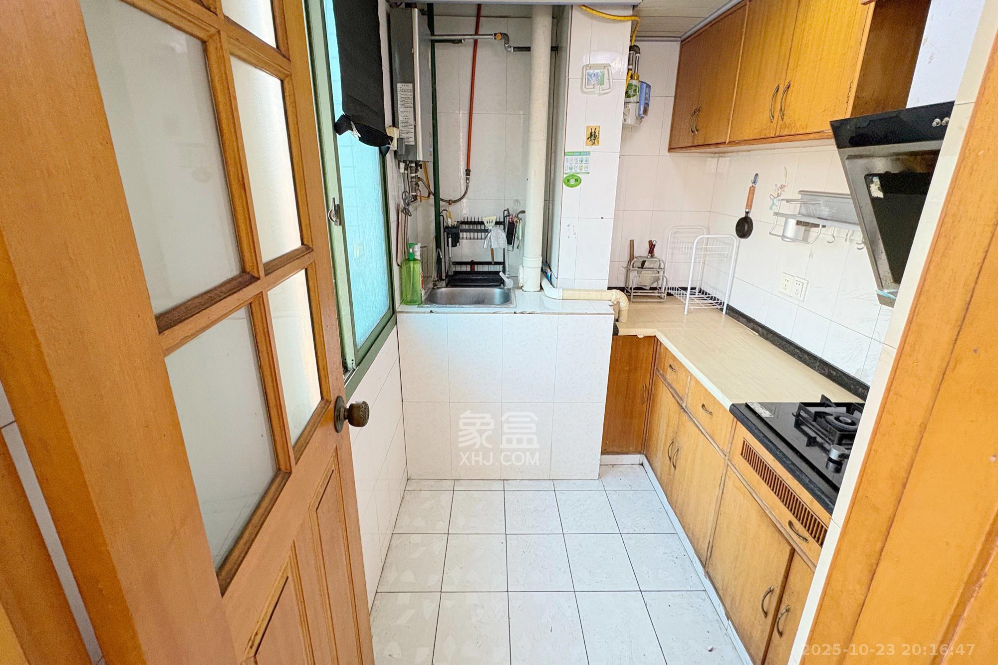 香格里嘉园  4室2厅2卫    88.0万厨房