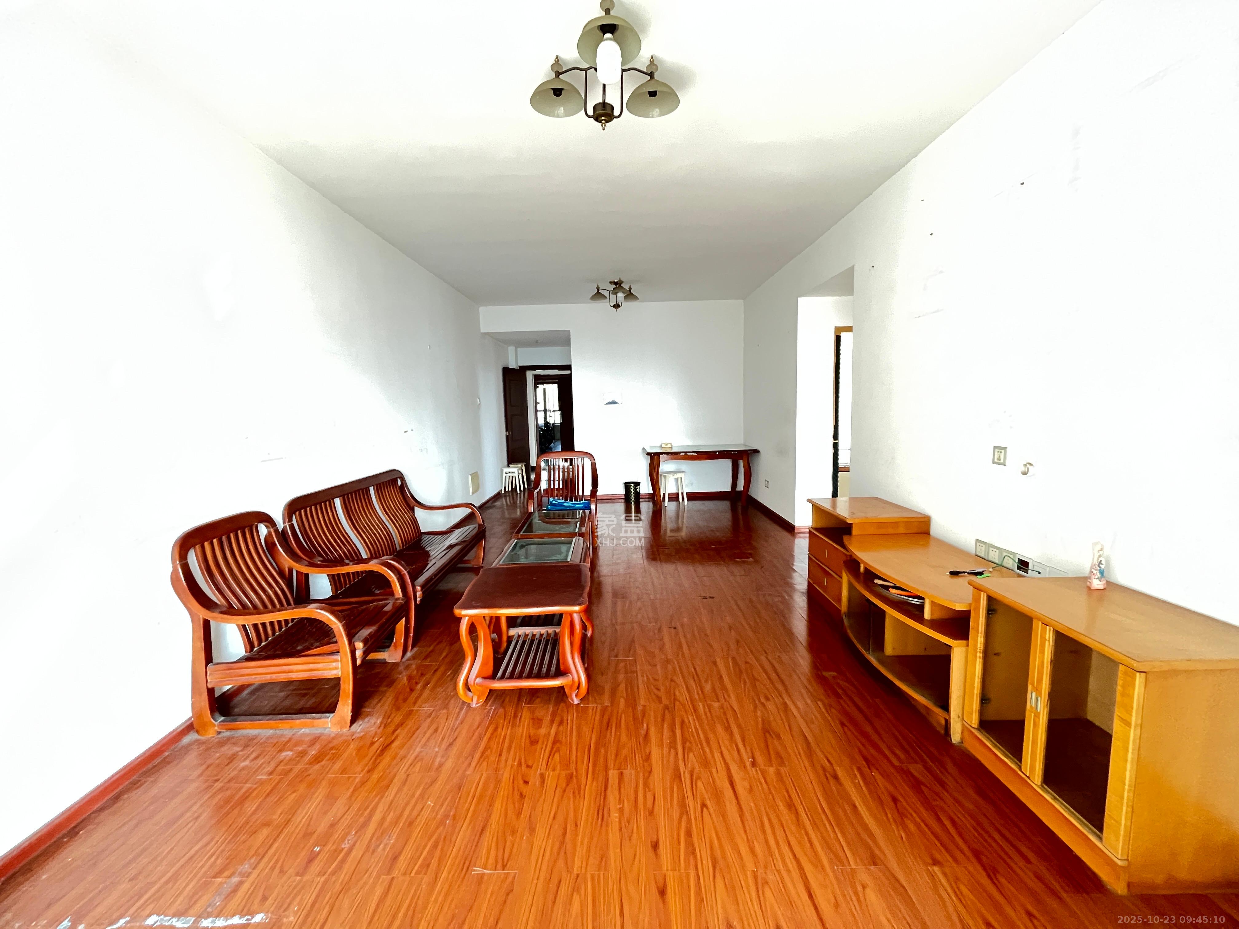 万象凯旋湾  3室2厅1卫    2200.0元/月