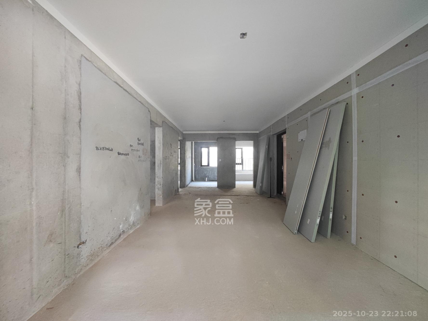 远洋红星天铂二期 3室2厅2卫 110.0万 远洋红星天铂二期 3室2厅2卫 110.0万客厅