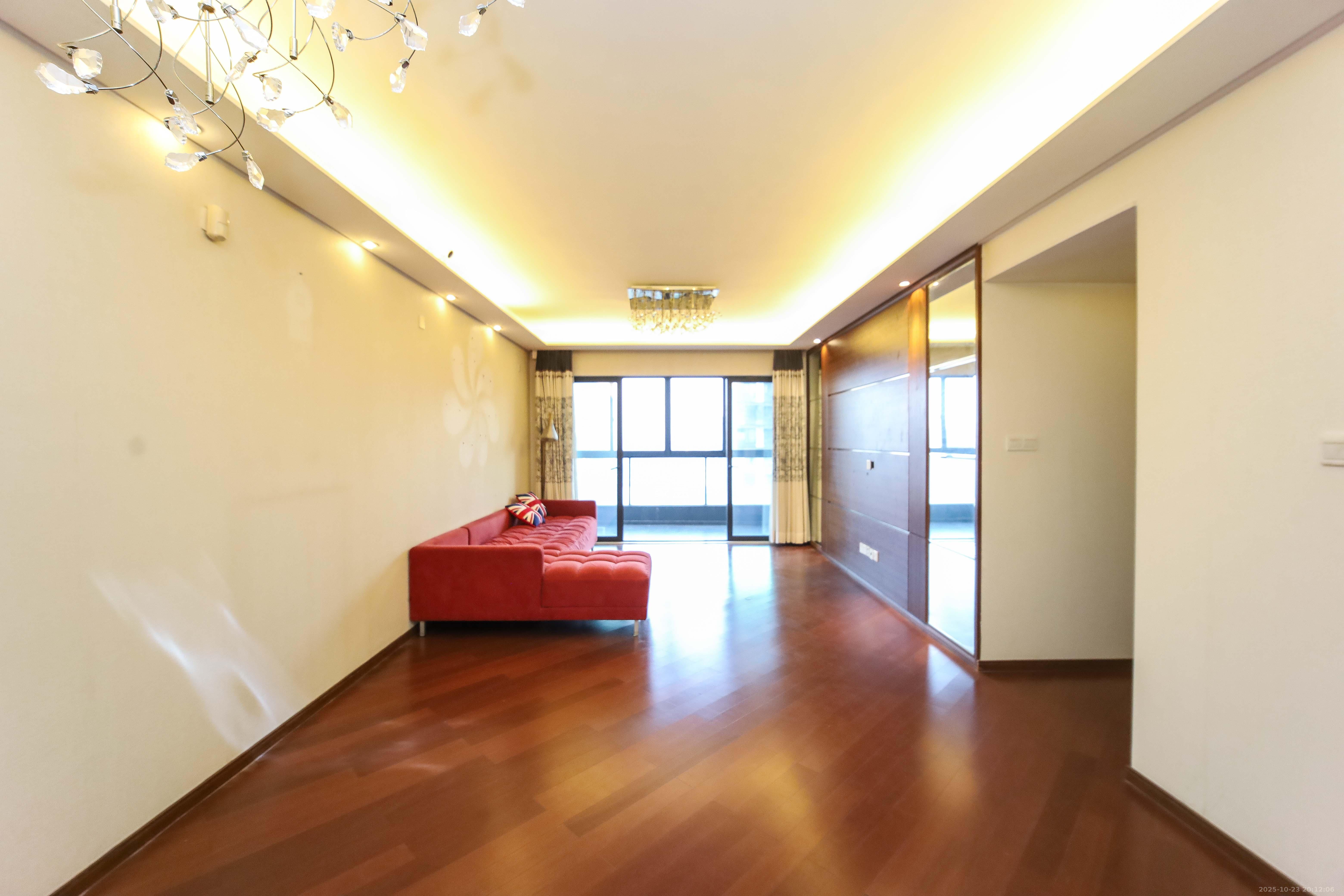 万科金域蓝湾  3室2厅2卫    130.0万