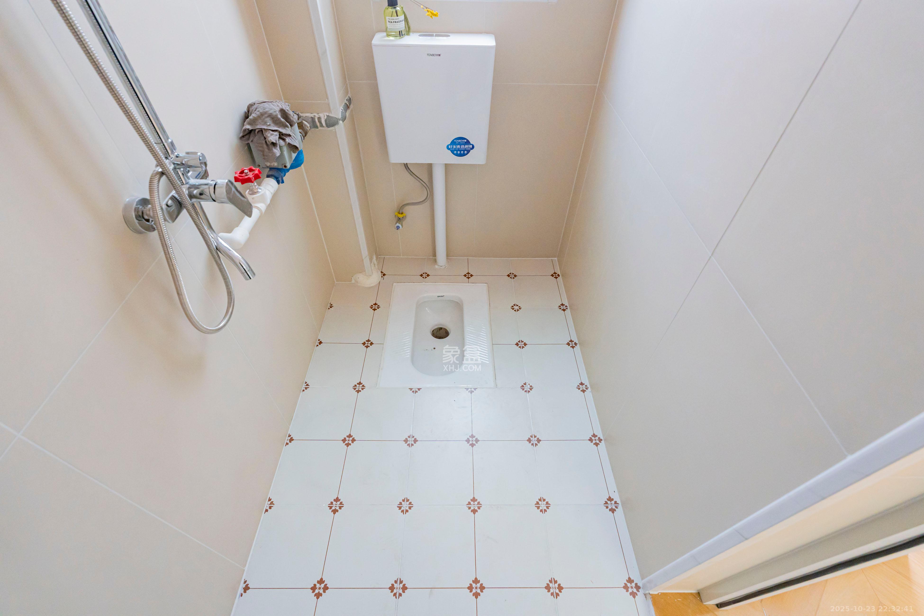 四方商贸城  3室2厅1卫    56.8万卫生间