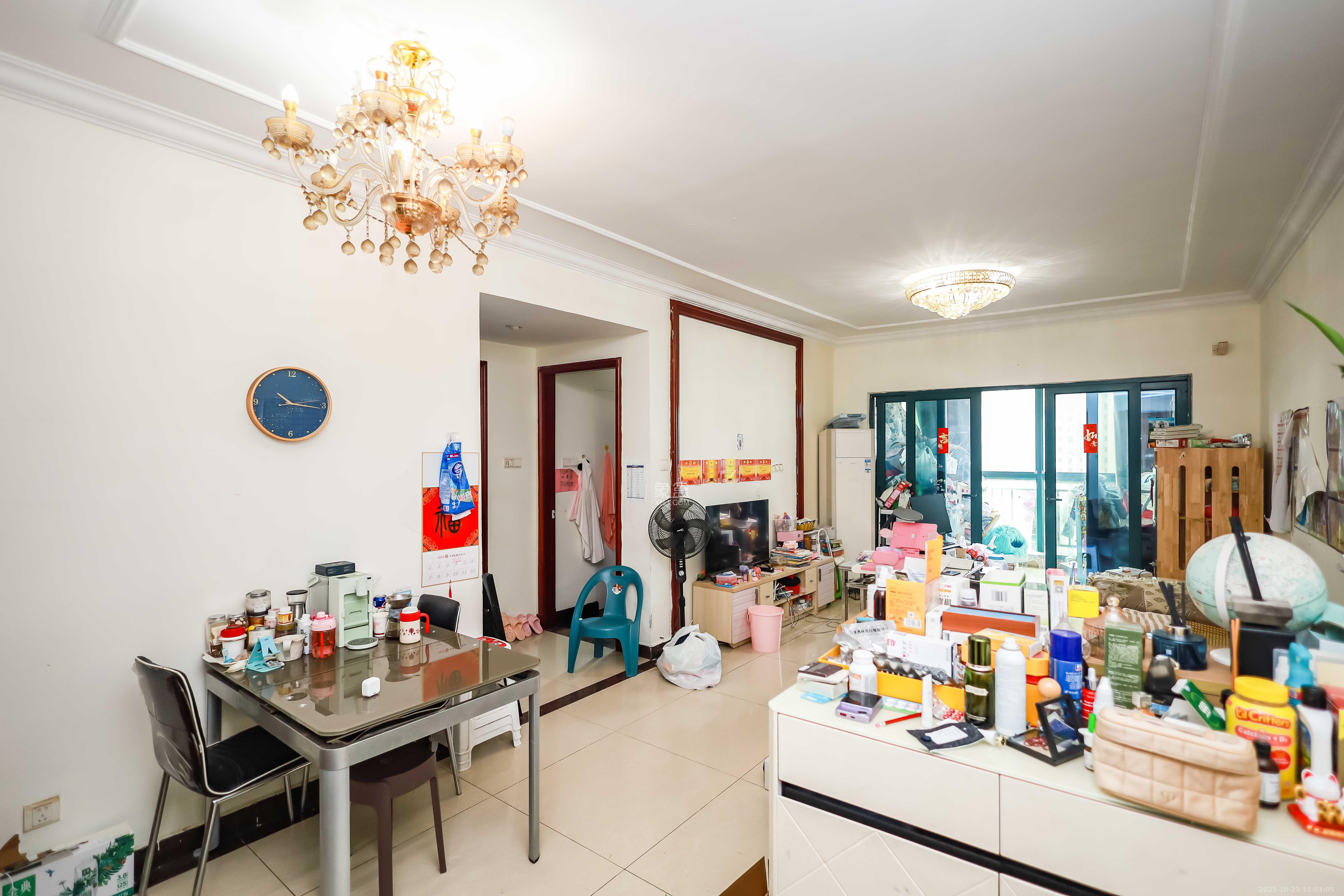 恒大华府 2室2厅1卫 102.0万 恒大华府 2室2厅1卫 102.0万客厅