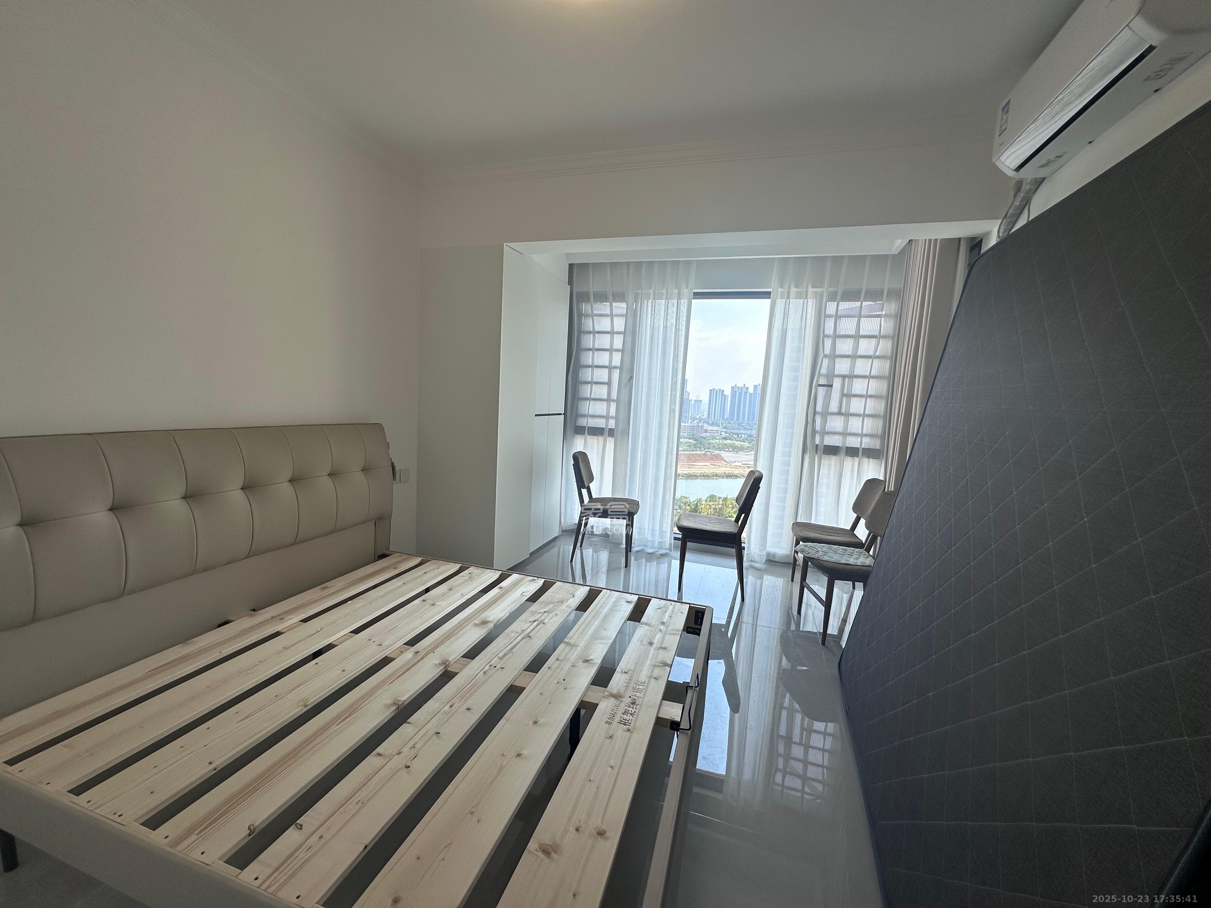 和景家园二期  3室2厅2卫    2800.0元/月室内图