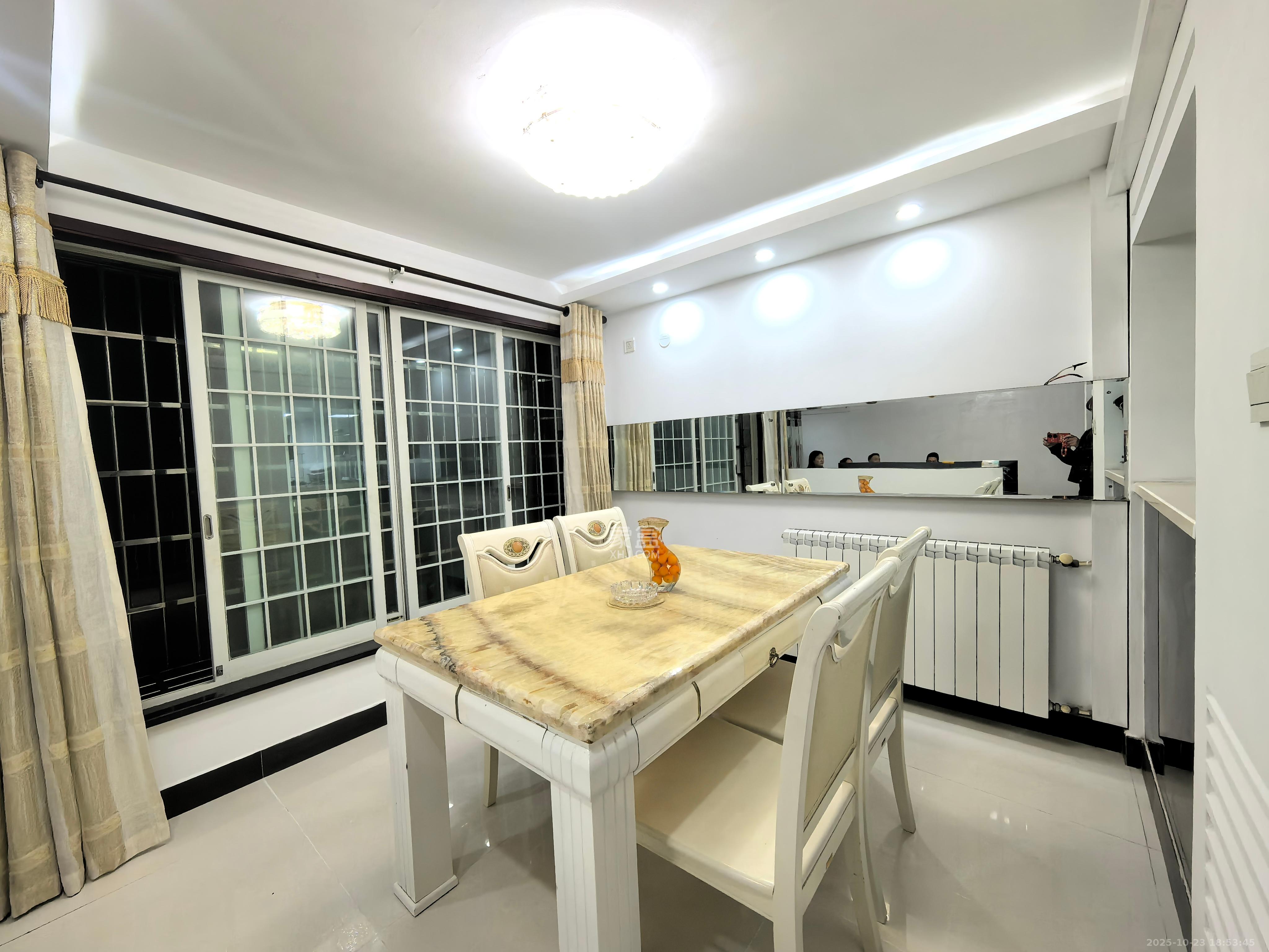 幸福里（幸福里一期）  4室2厅3卫    3500.0元/月室内图