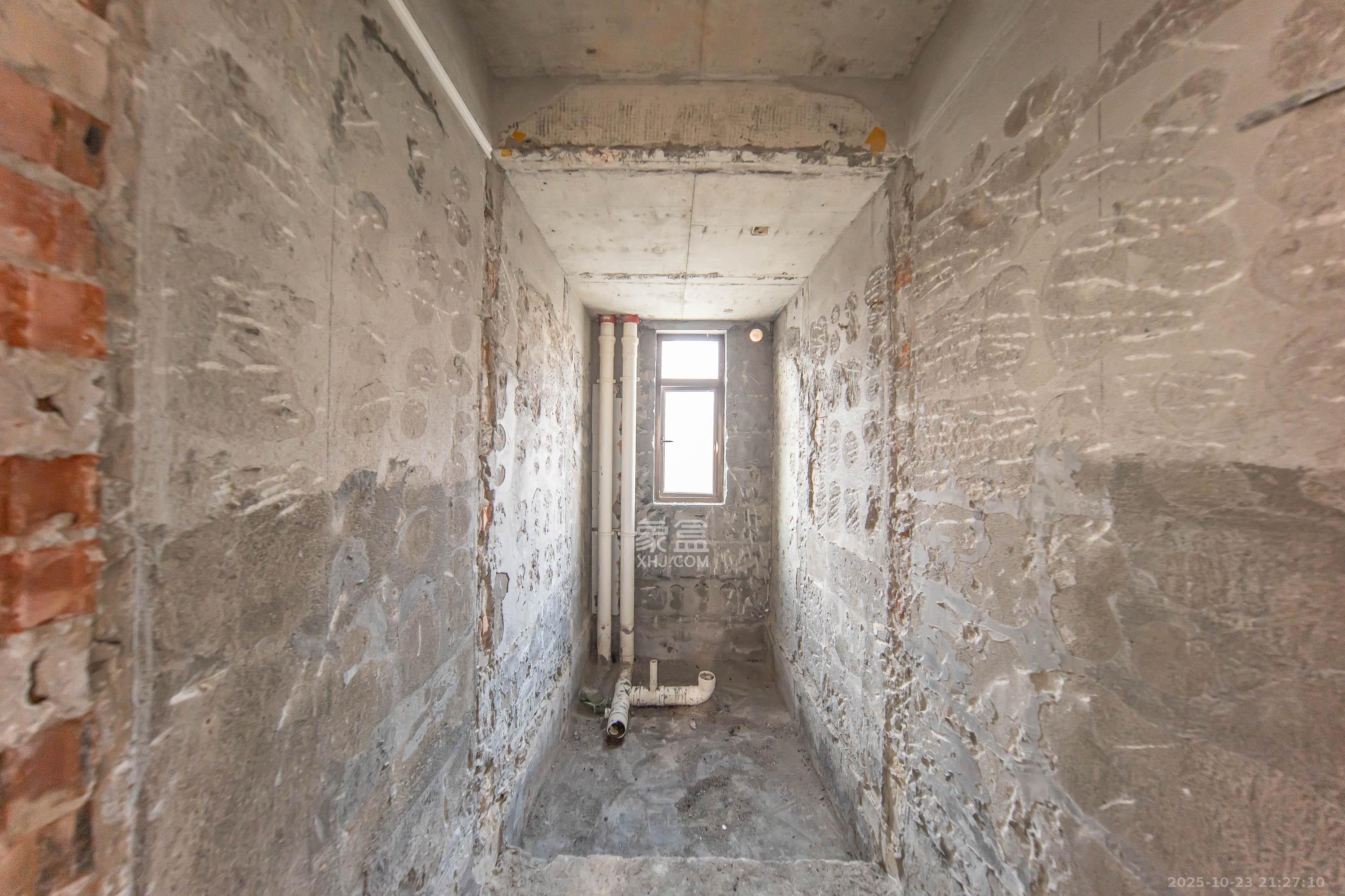 江山帝景哈佛  5室2厅2卫    103.8万卫生间