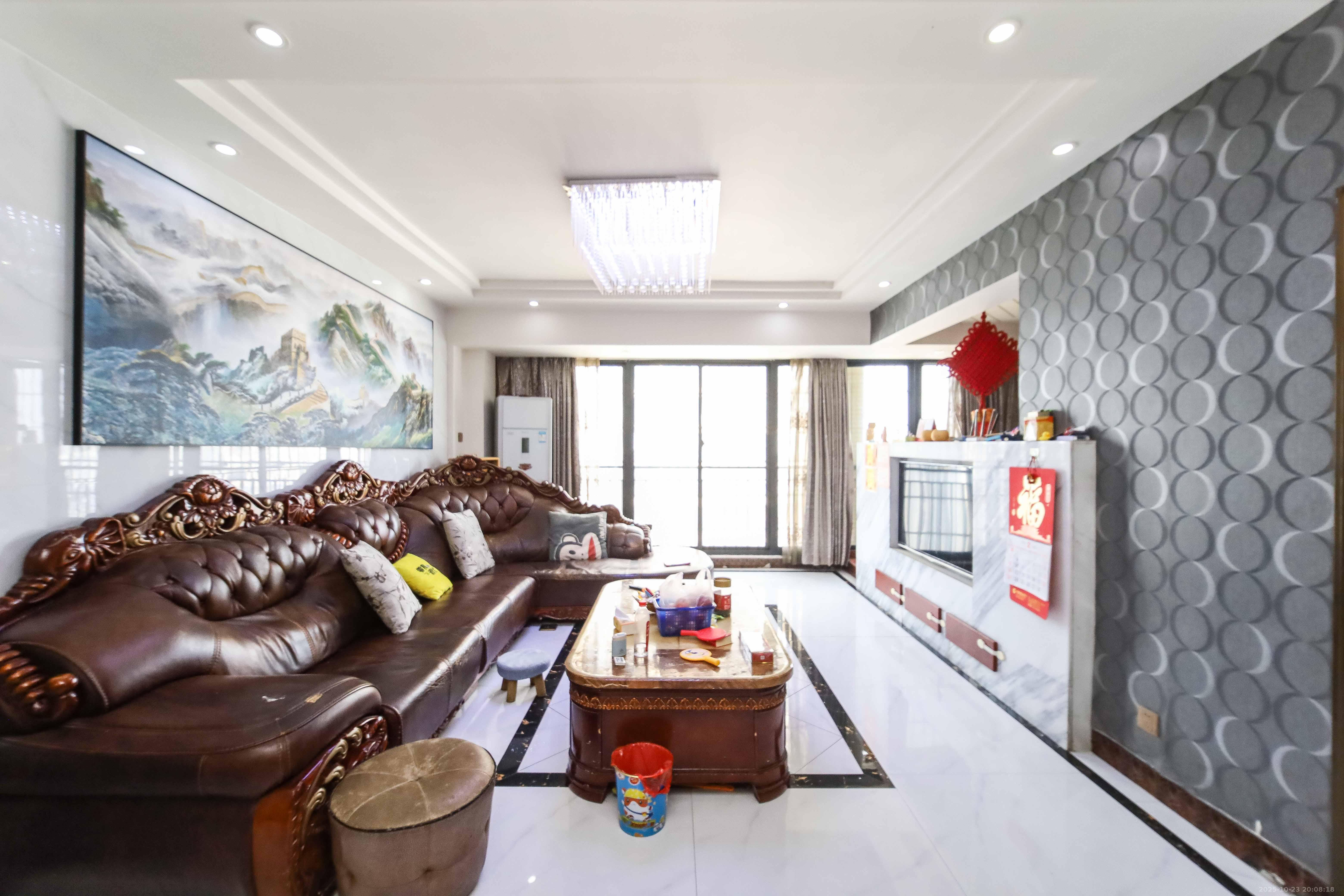 东方芙蓉  3室2厅2卫    108.0万