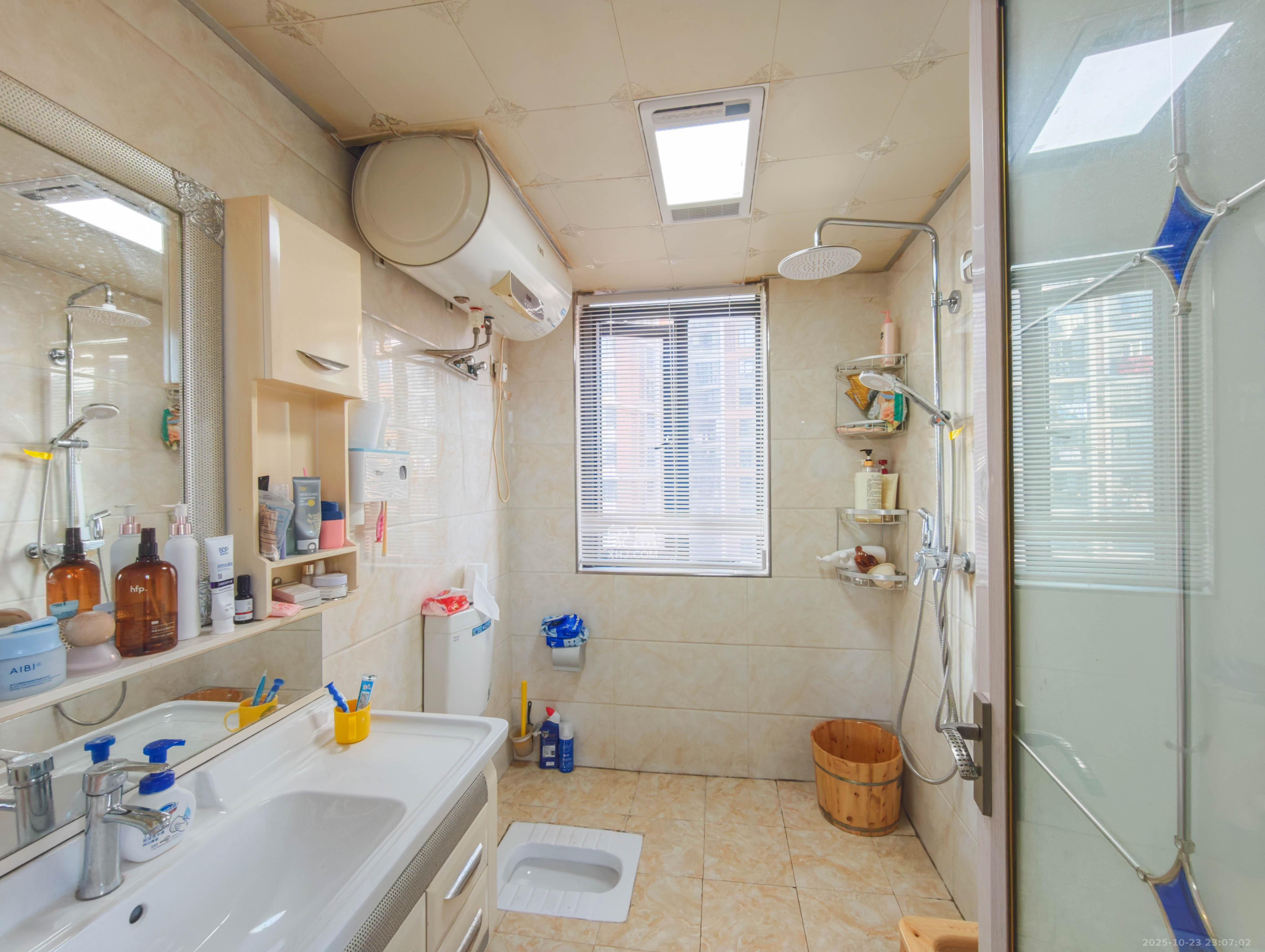 长房南屏锦源 4室2厅2卫 115.0万 长房南屏锦源 4室2厅2卫 115.0万卫生间