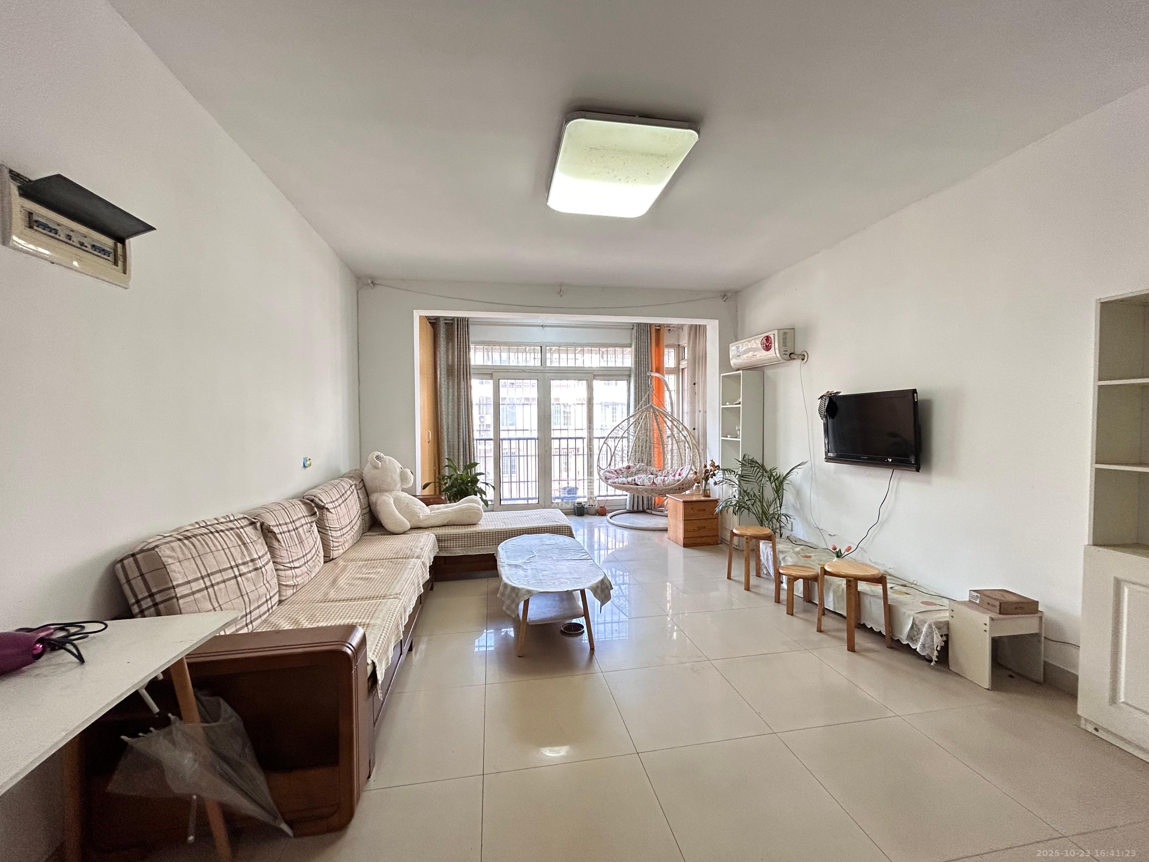 东南雅苑  2室2厅1卫    2200.0元/月 东南雅苑  2室2厅1卫    2200.0元/月室内图