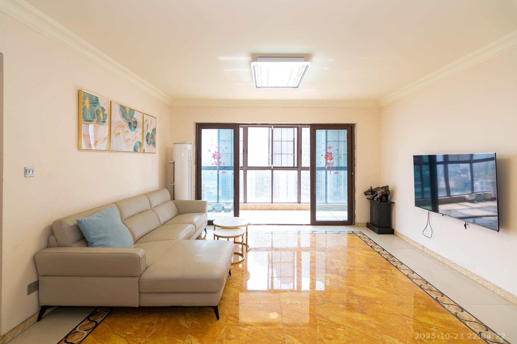 碧桂园高尔夫花园 4室2厅2卫 98.0万 碧桂园高尔夫花园 4室2厅2卫 98.0万客厅