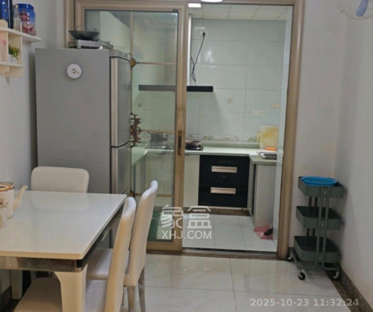 山水誉峰 3室2厅2卫 2600.0元/月 山水誉峰 3室2厅2卫 2600.0元/月室内图