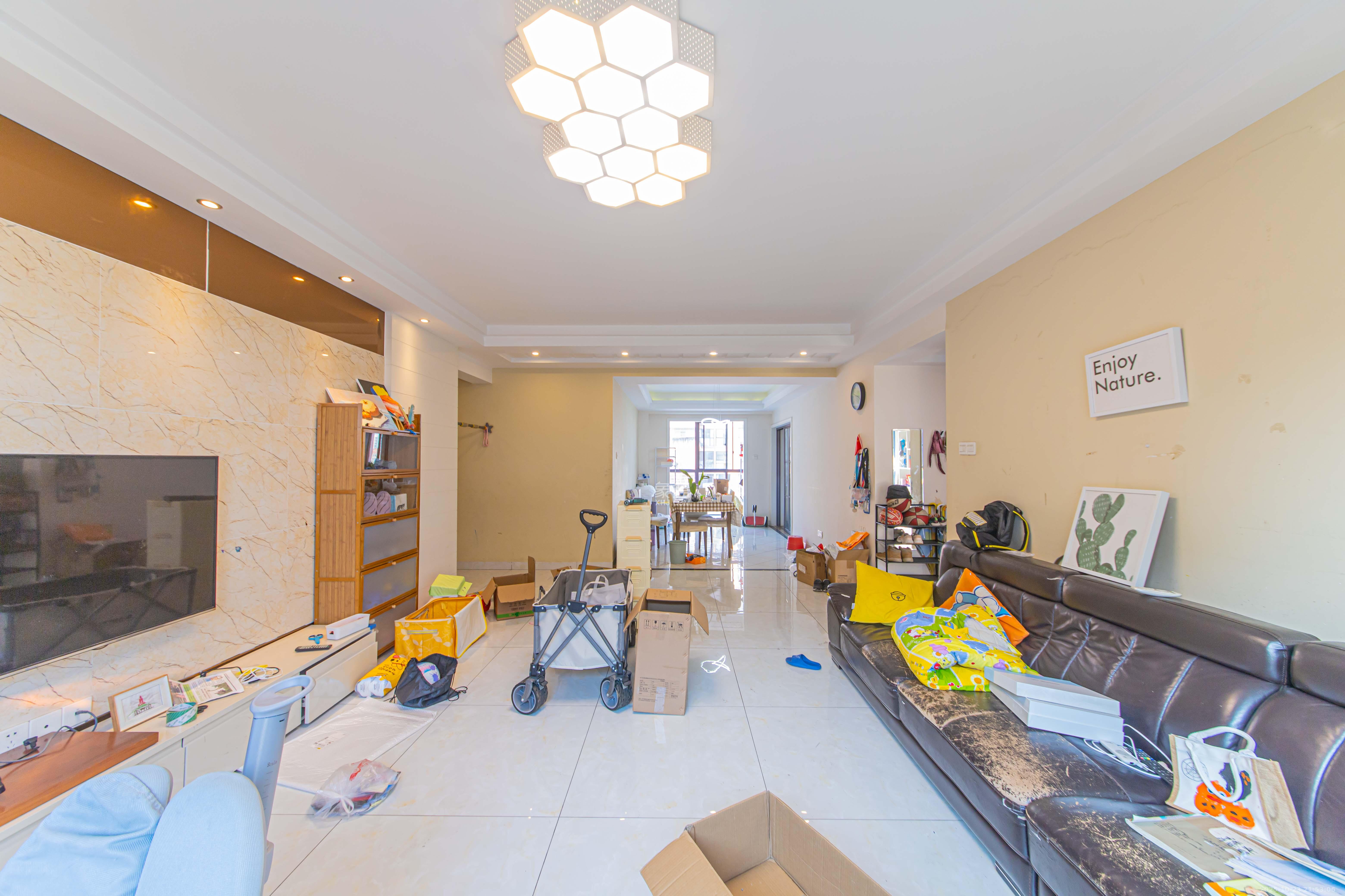 鑫远和城(一、二期)  4室2厅2卫    145.0万 鑫远和城(一、二期)  4室2厅2卫    145.0万客厅