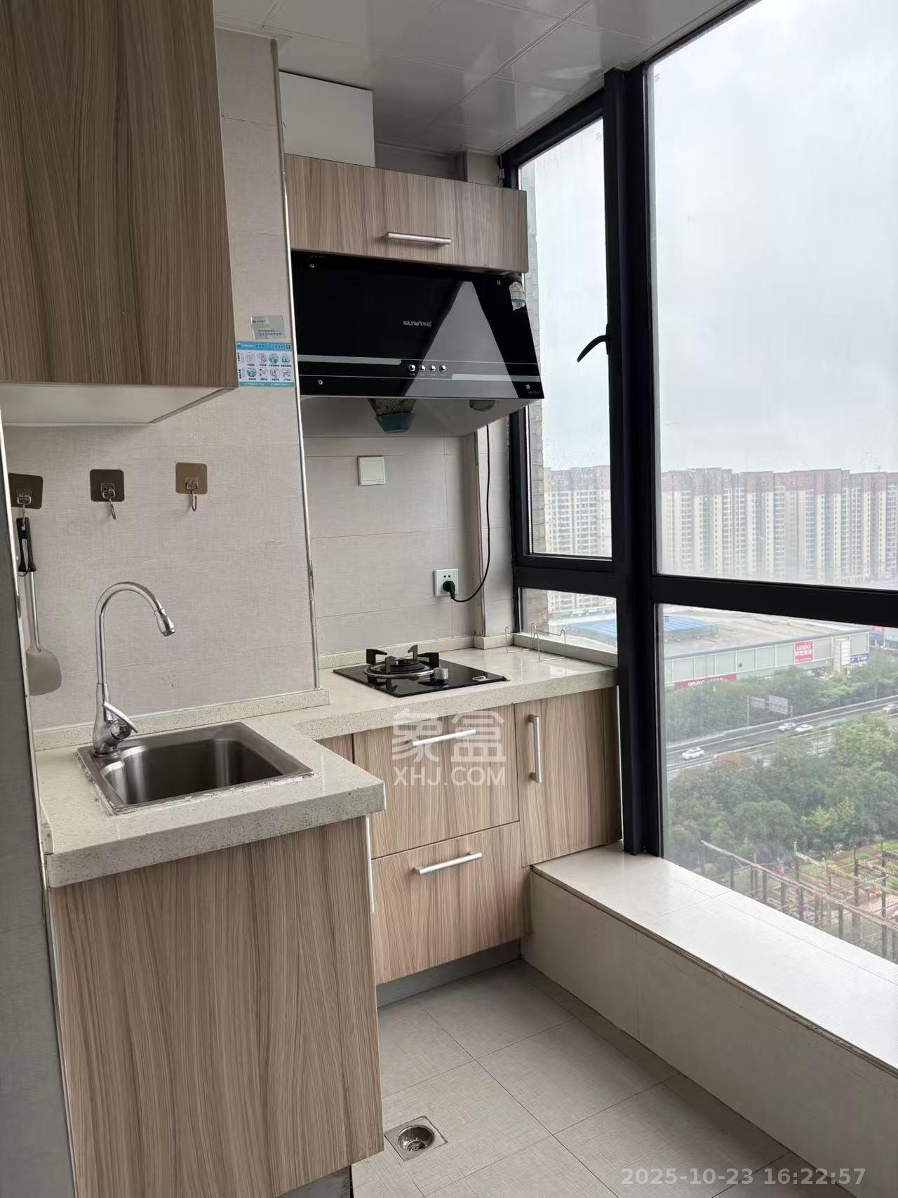 丰园城(鄱阳小区二期)  1室1厅1卫    1300.0元/月 丰园城(鄱阳小区二期)  1室1厅1卫    1300.0元/月