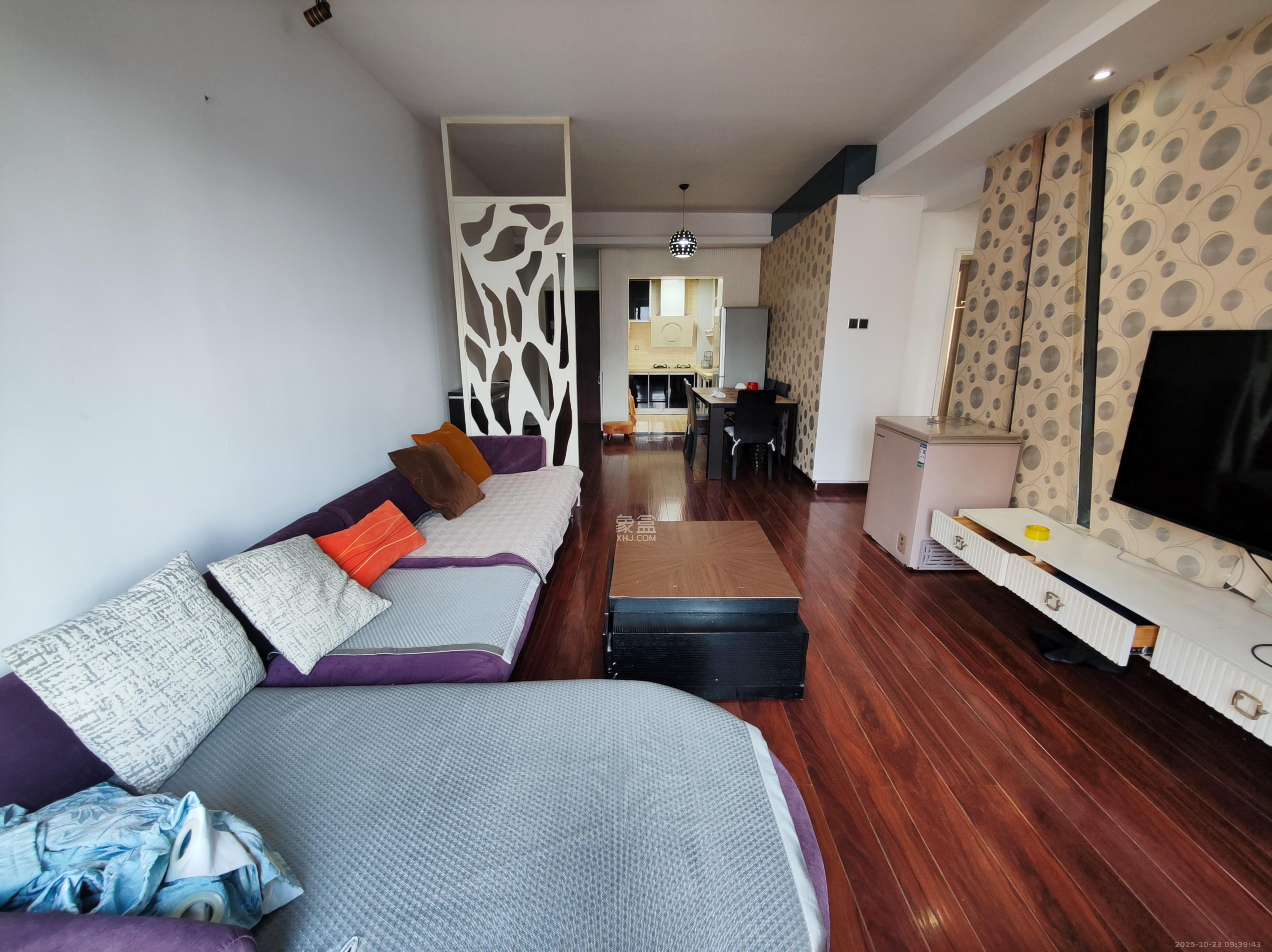 尚东紫郡  2室2厅1卫    2350.0元/月 尚东紫郡  2室2厅1卫    2350.0元/月室内图