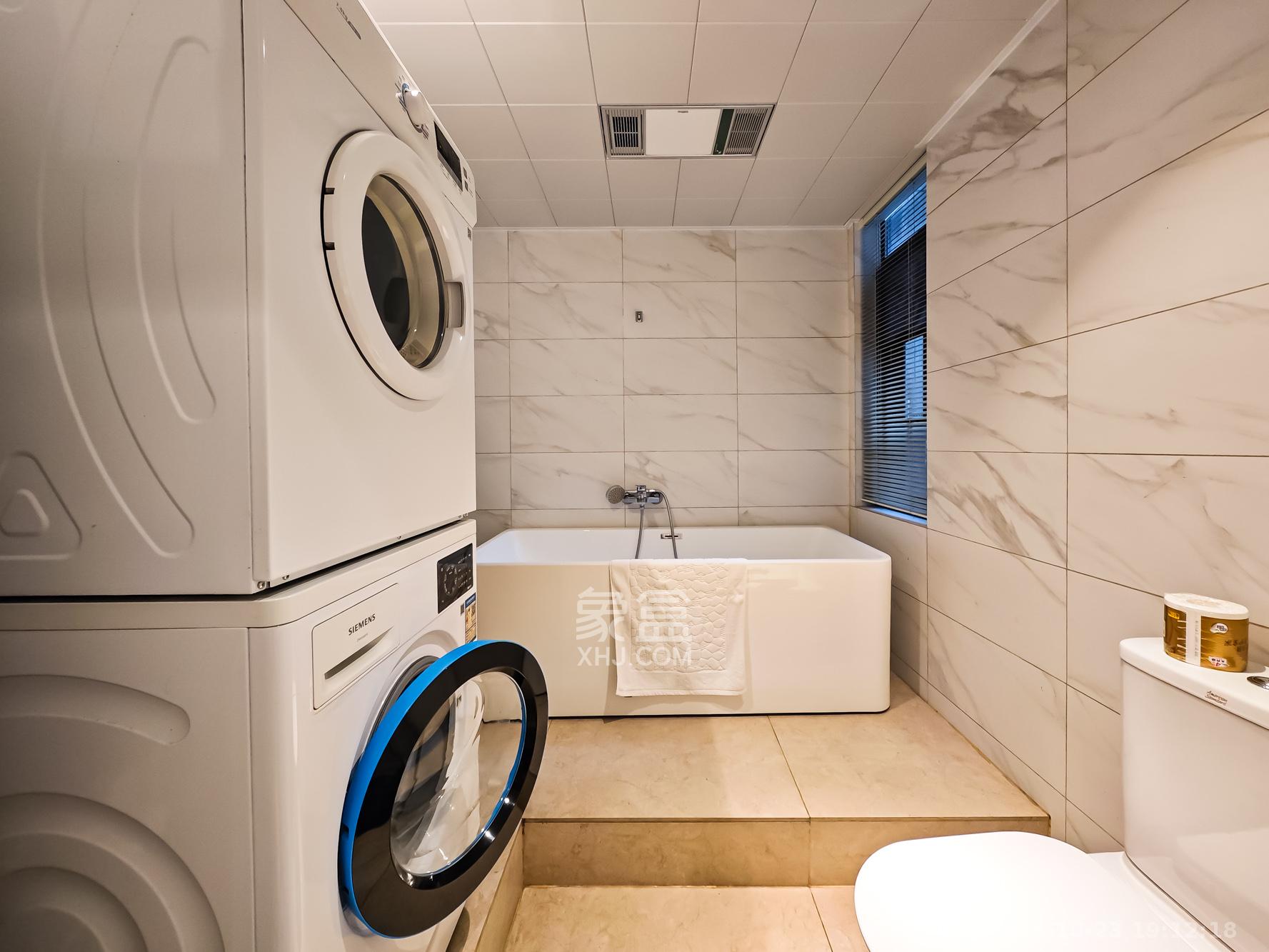 绿地海外滩一期 5室2厅3卫 380.0万 绿地海外滩一期 5室2厅3卫 380.0万卫生间