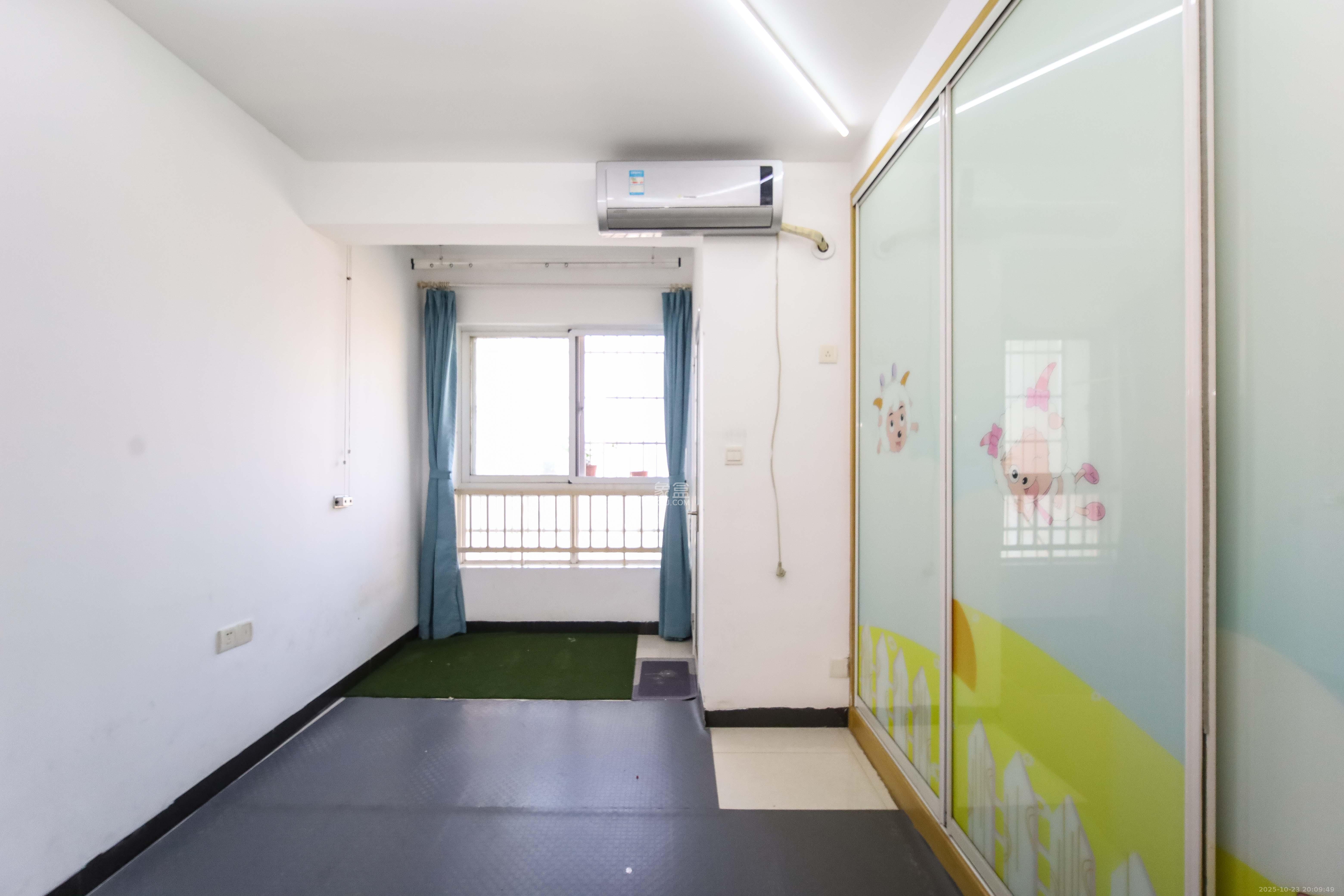 山水华景 2室2厅1卫 48.0万 山水华景 2室2厅1卫 48.0万卧室