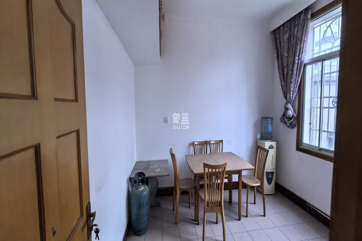 建工局宿舍 3室2厅1卫 1200.0元/月 建工局宿舍 3室2厅1卫 1200.0元/月室内图