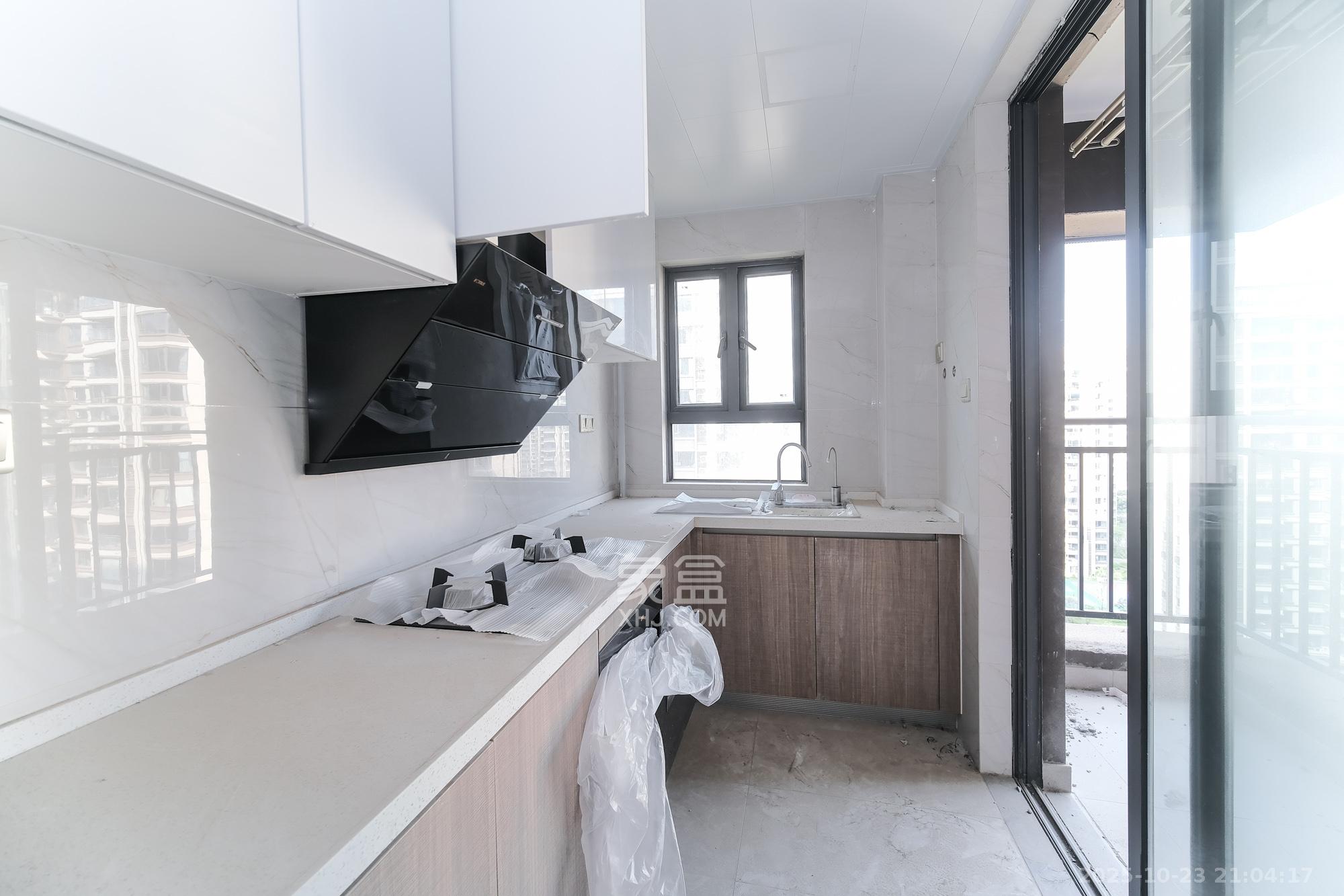 荣盛城  3室2厅2卫    84.8万厨房