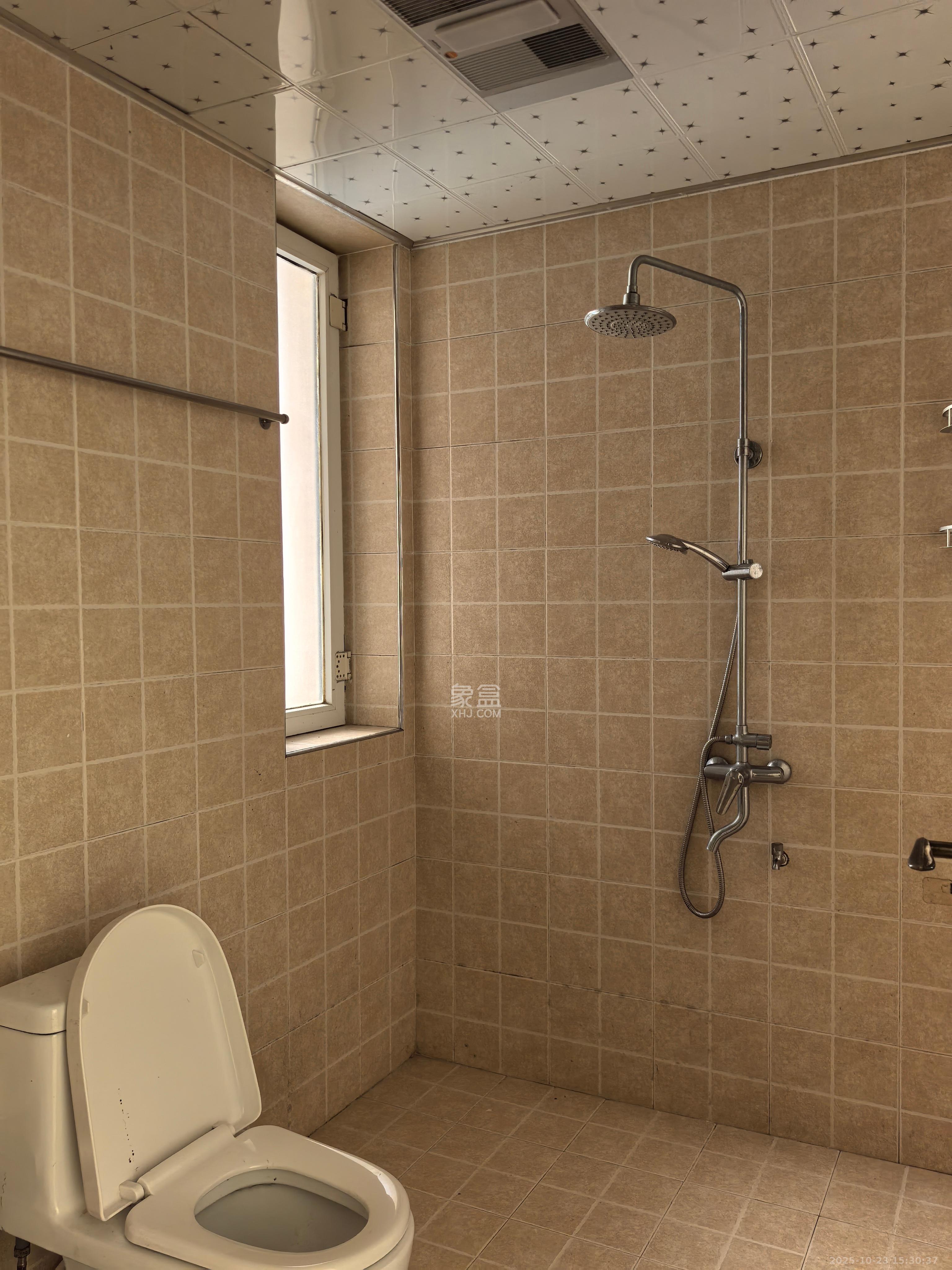 圣力华苑  4室2厅2卫    2000.0元/月室内图