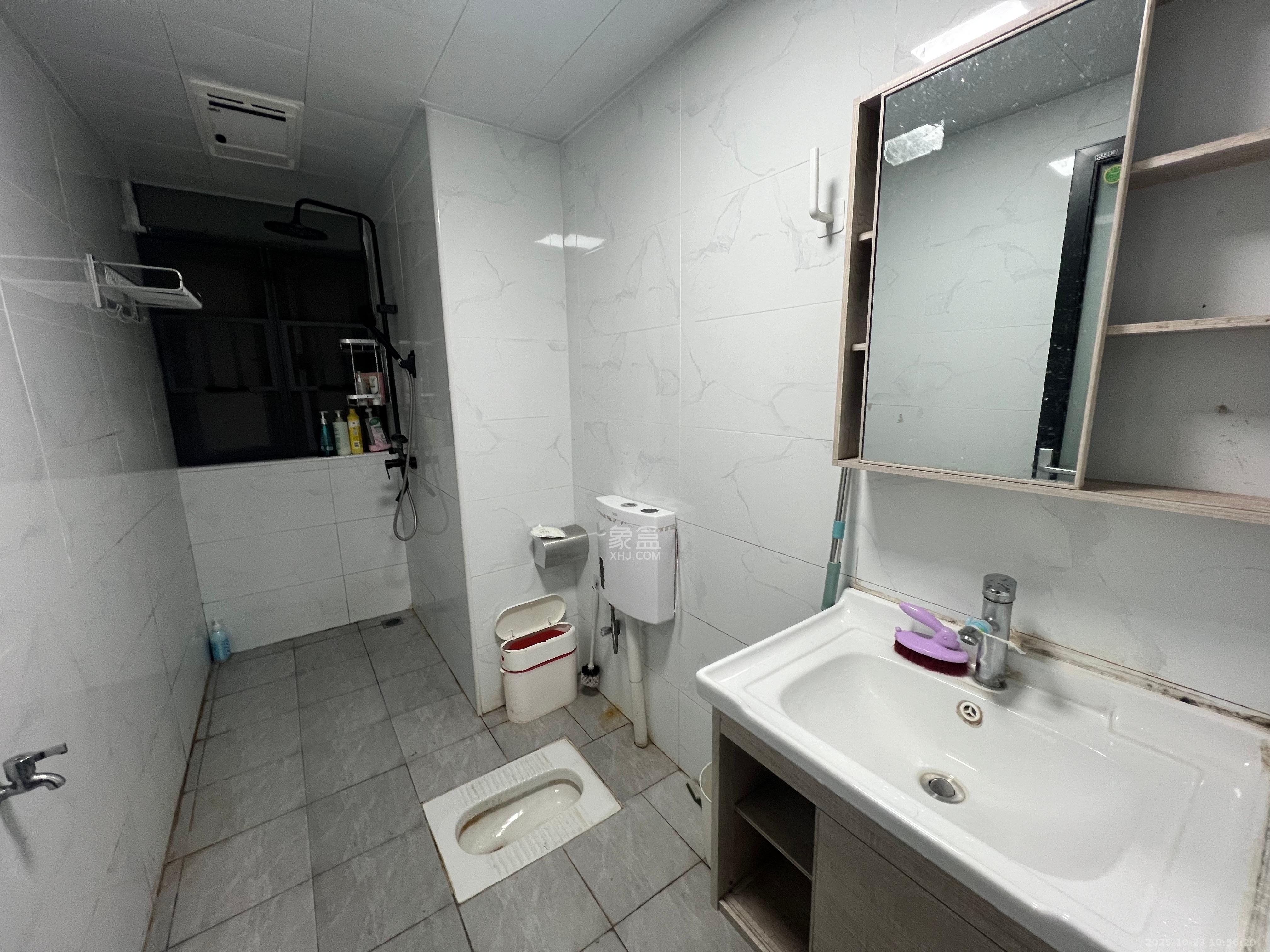 金领家族  3室1厅1卫    2200.0元/月 金领家族  3室1厅1卫    2200.0元/月室内图