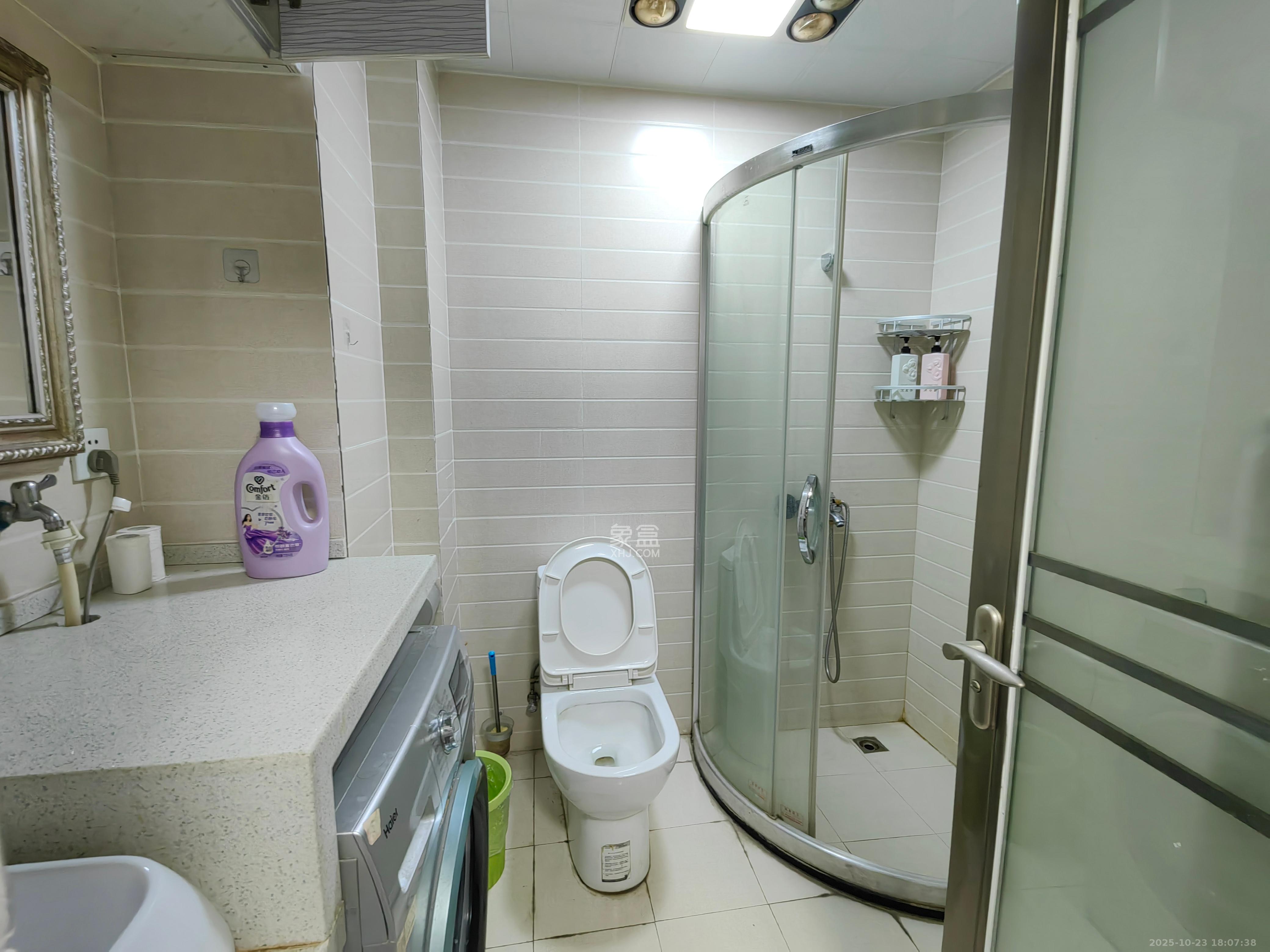 京武浪琴山一、二期 1室2厅2卫 1600.0元/月 京武浪琴山一、二期 1室2厅2卫 1600.0元/月室内图