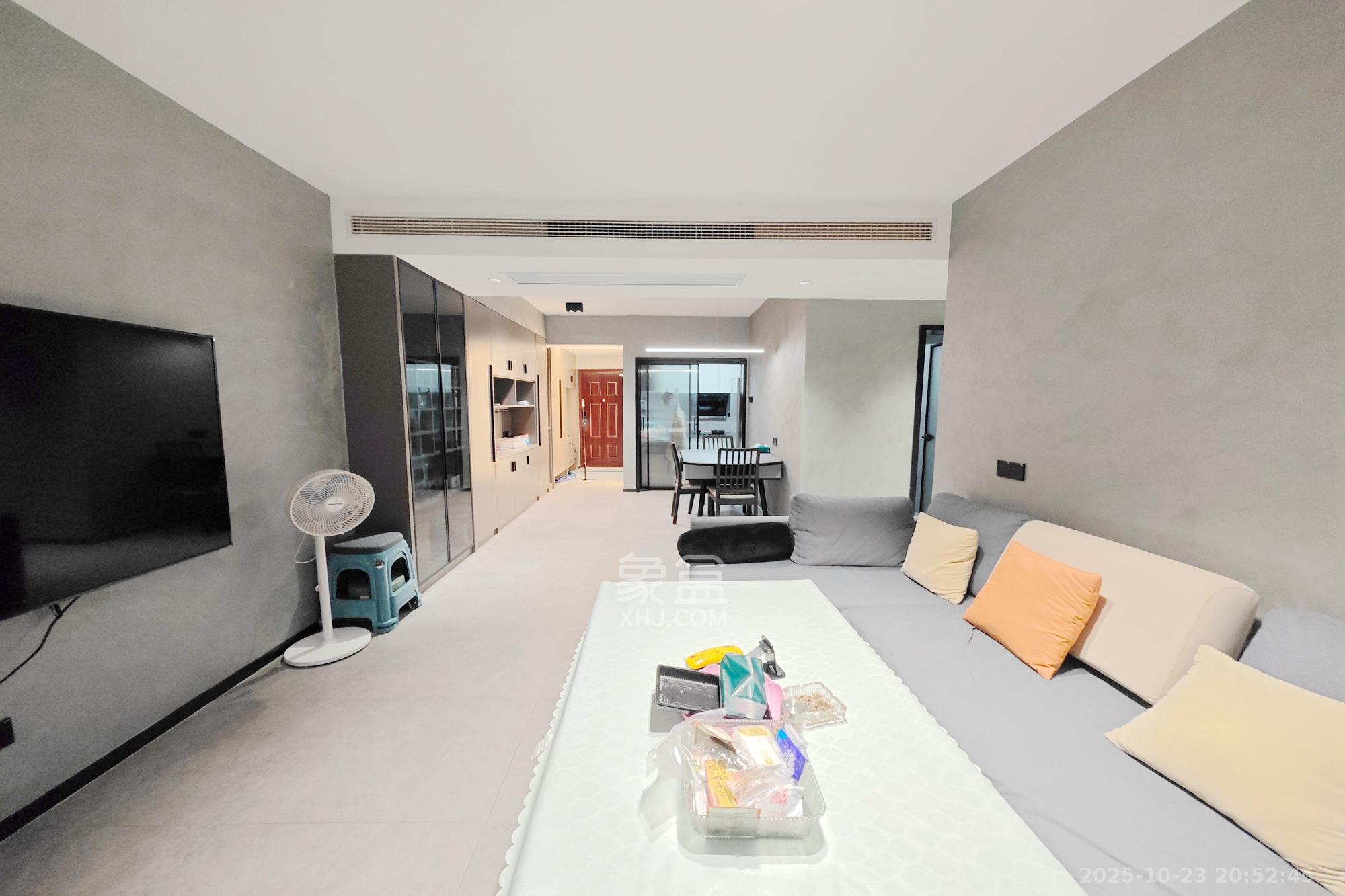 保利大都汇一期、二期 4室2厅2卫 165.0万 保利大都汇一期、二期 4室2厅2卫 165.0万客厅