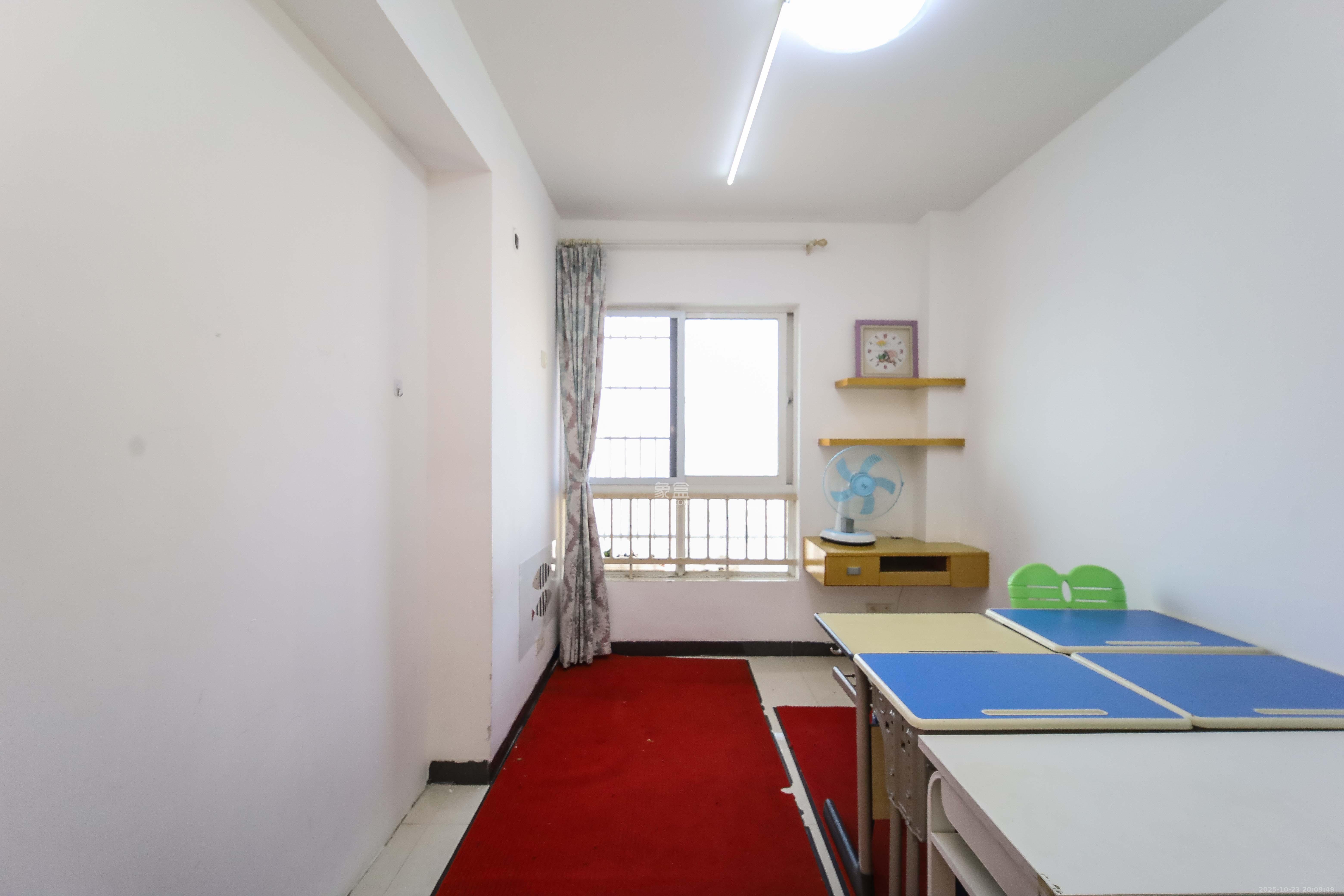 山水华景 2室2厅1卫 48.0万 山水华景 2室2厅1卫 48.0万卧室