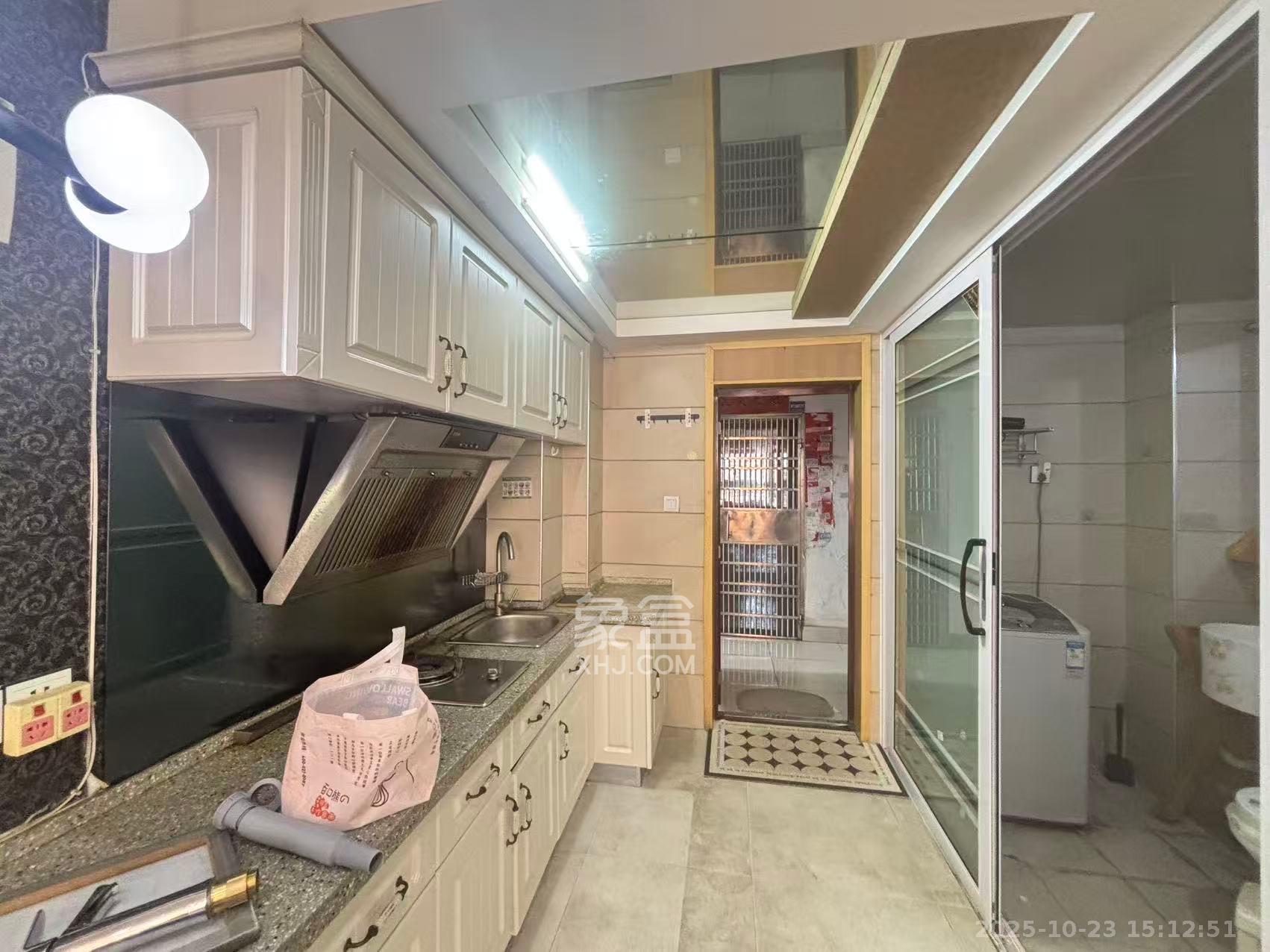 他城（天鸿时代公寓）  1室1厅1卫    1400.0元/月室内图