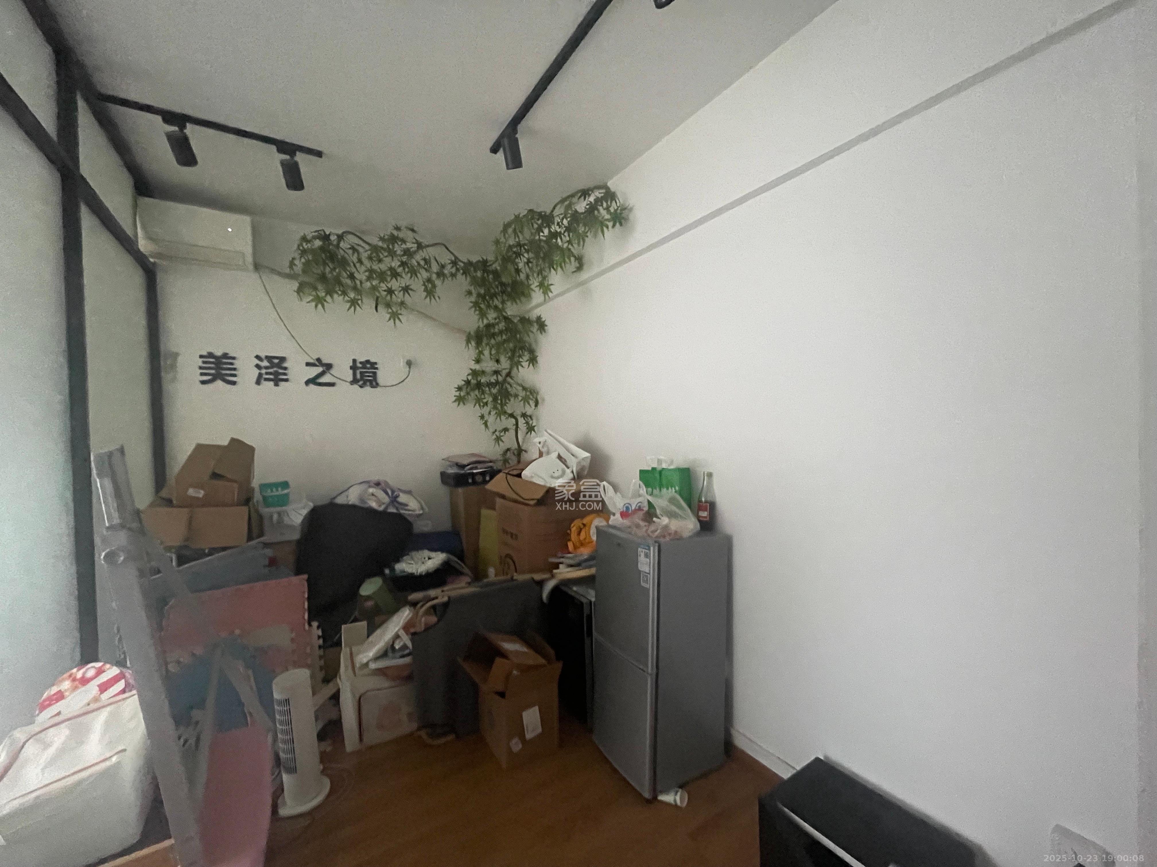 都市阳光大厦  4室2厅2卫    4200.0元/月室内图