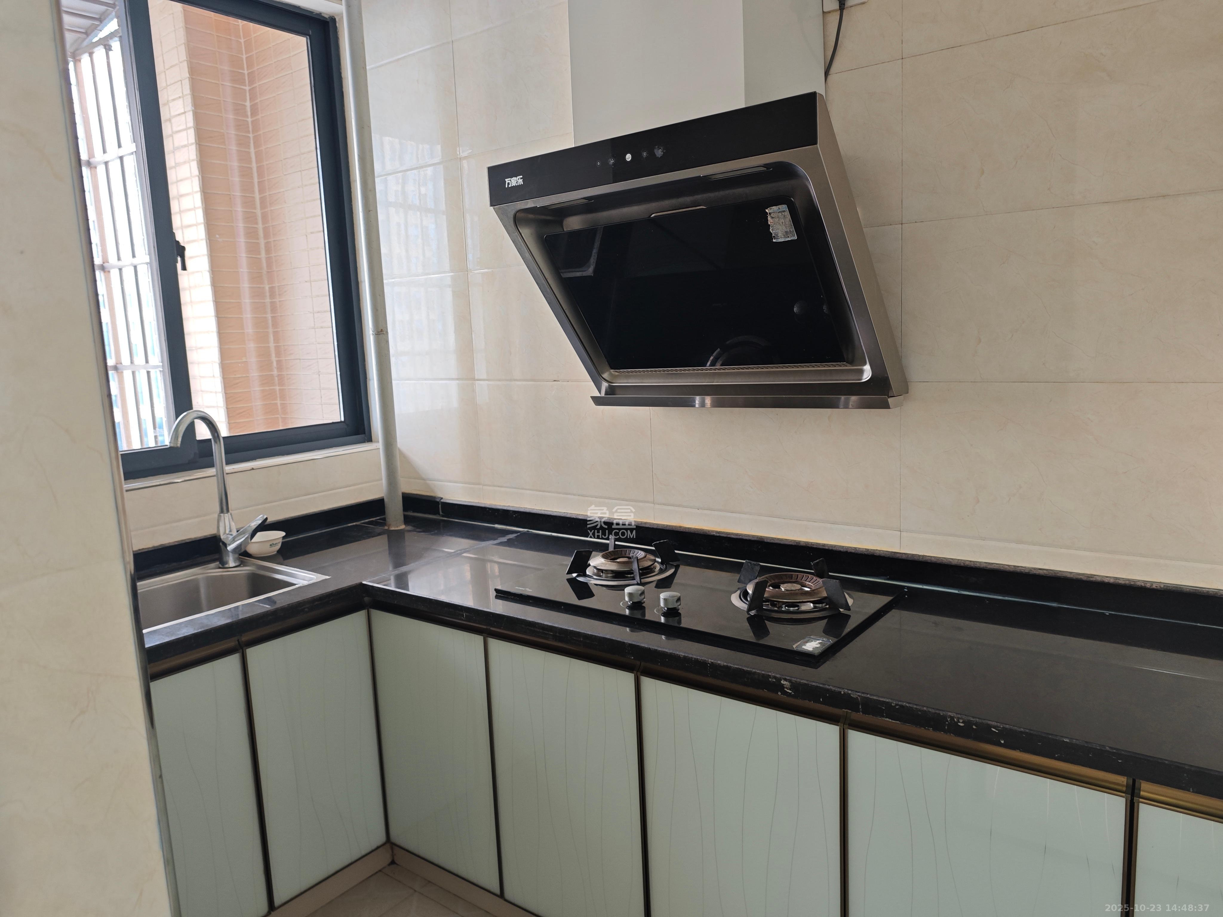 圭塘三小区  1室1厅1卫    1600.0元/月 圭塘三小区  1室1厅1卫    1600.0元/月室内图