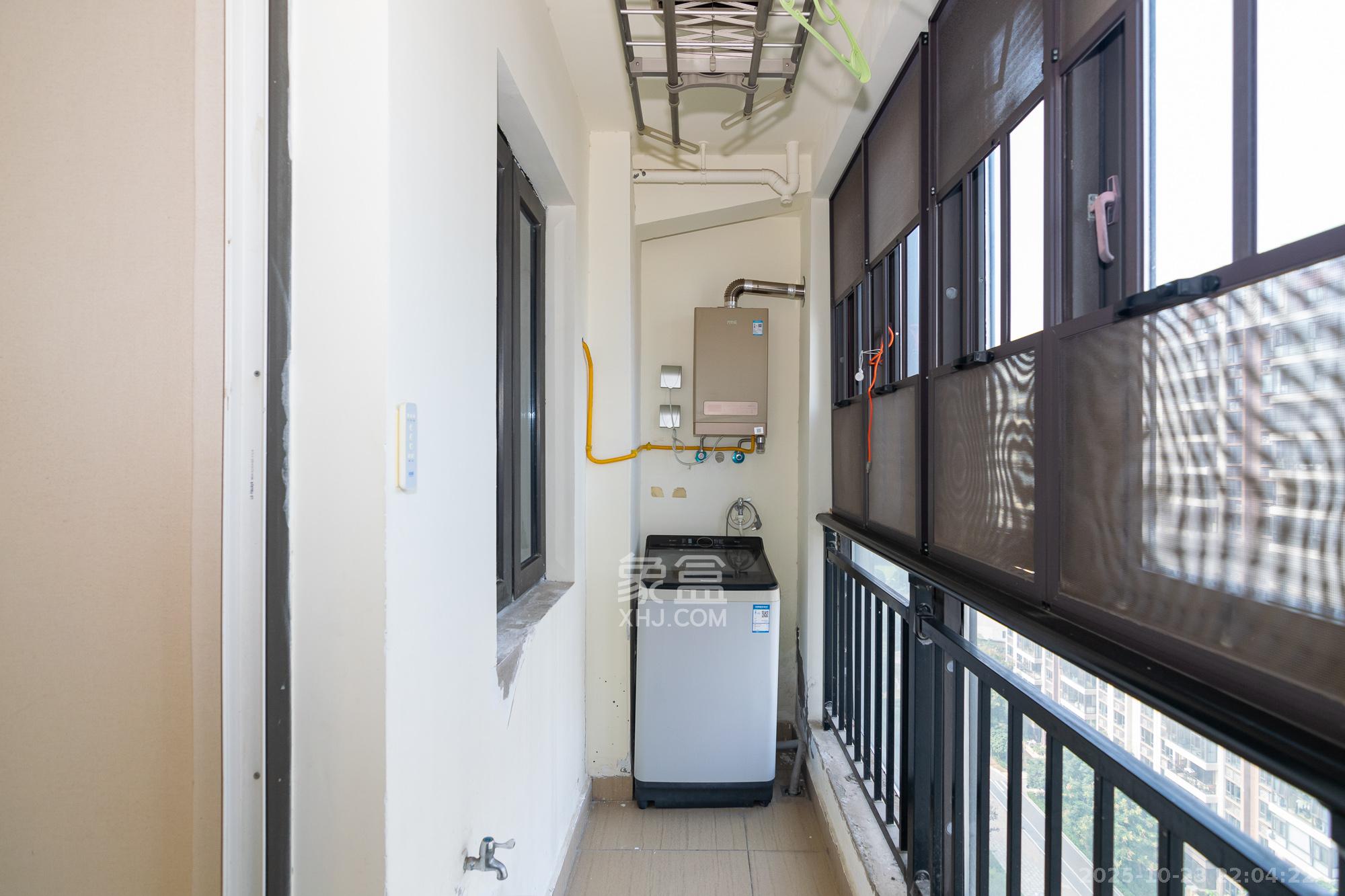 碧桂园高尔夫花园  4室2厅2卫    98.0万阳台