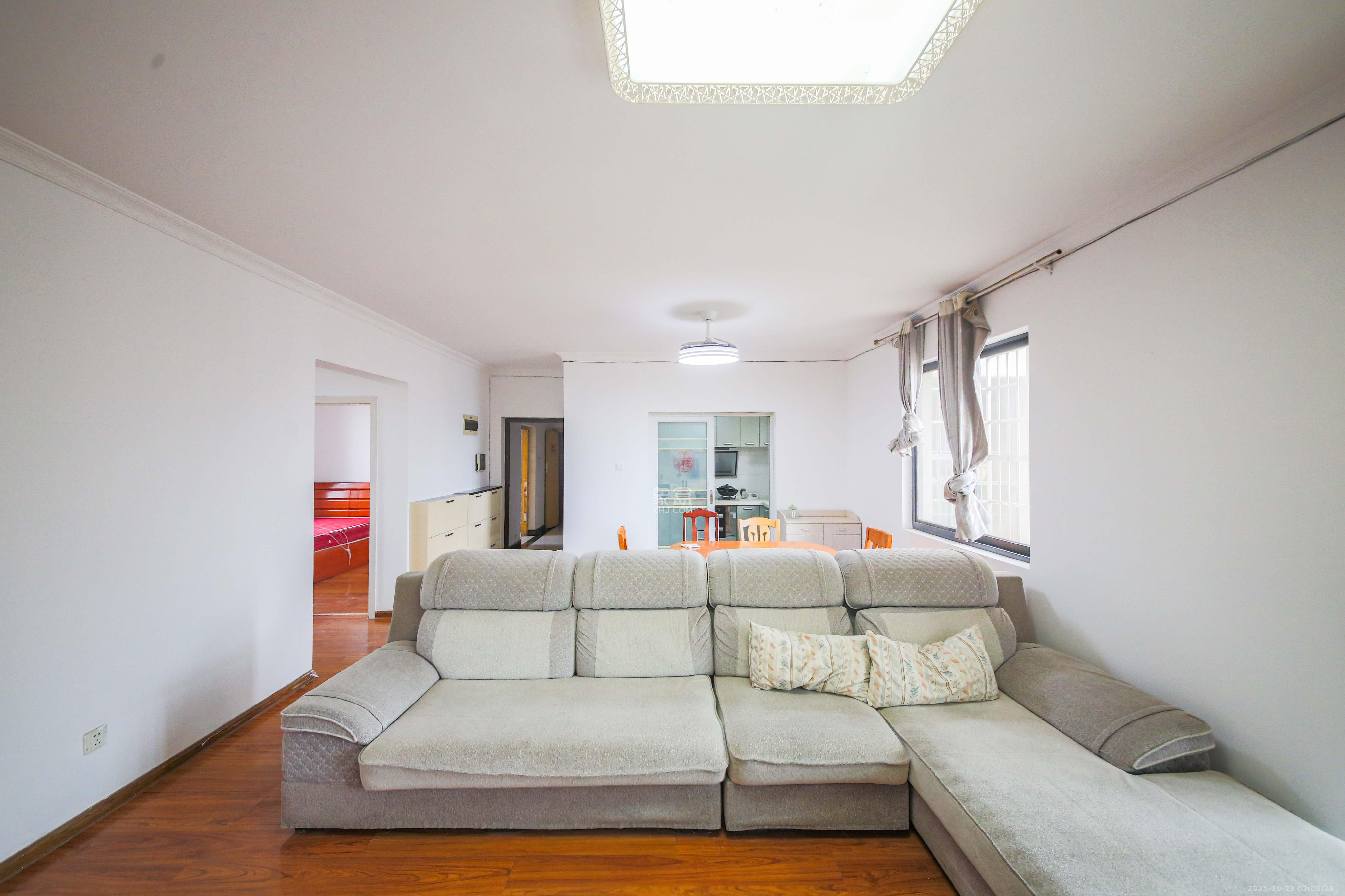 童话里  4室2厅1卫    120.0万