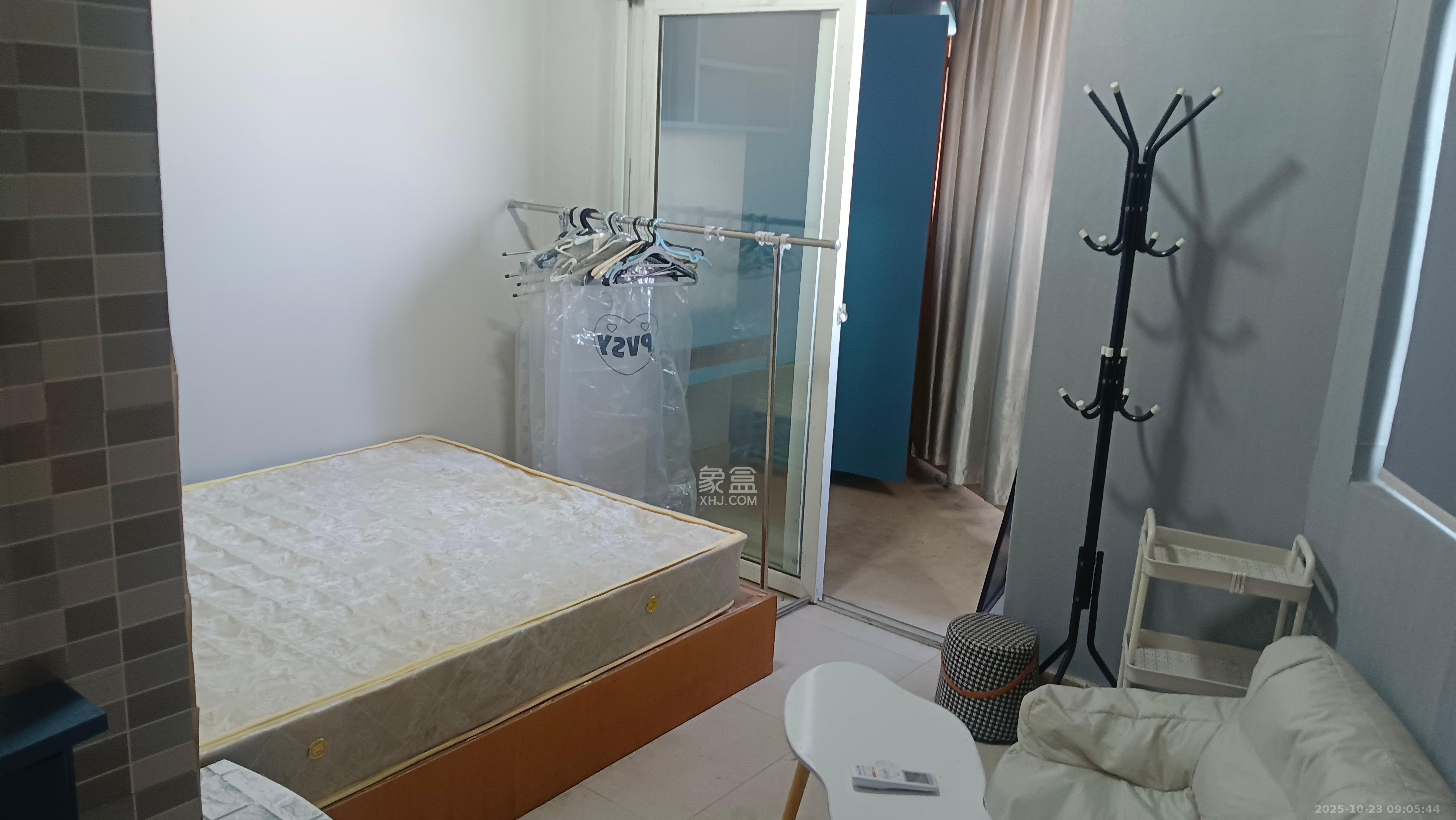 2076至高点  1室1厅1卫    1100.0元/月