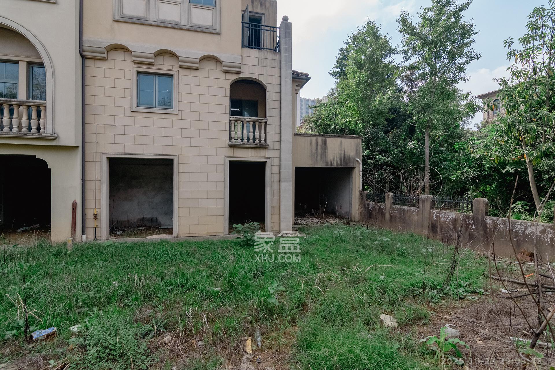 中粮北纬28°别墅  6室2厅4卫    528.0万其他